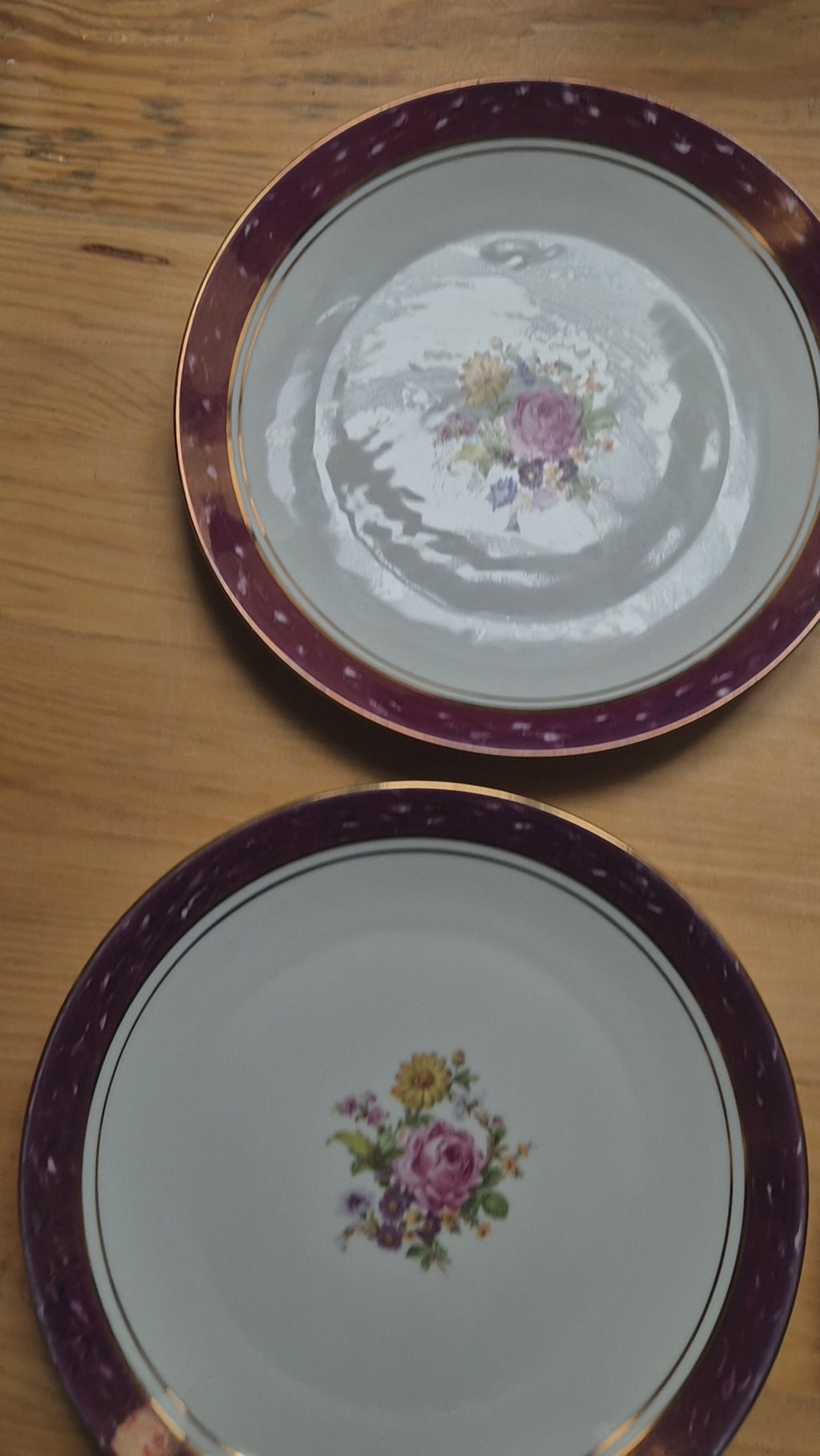 6x Antike flache Speiseteller Blumendekor weiß mit lila Goldrand