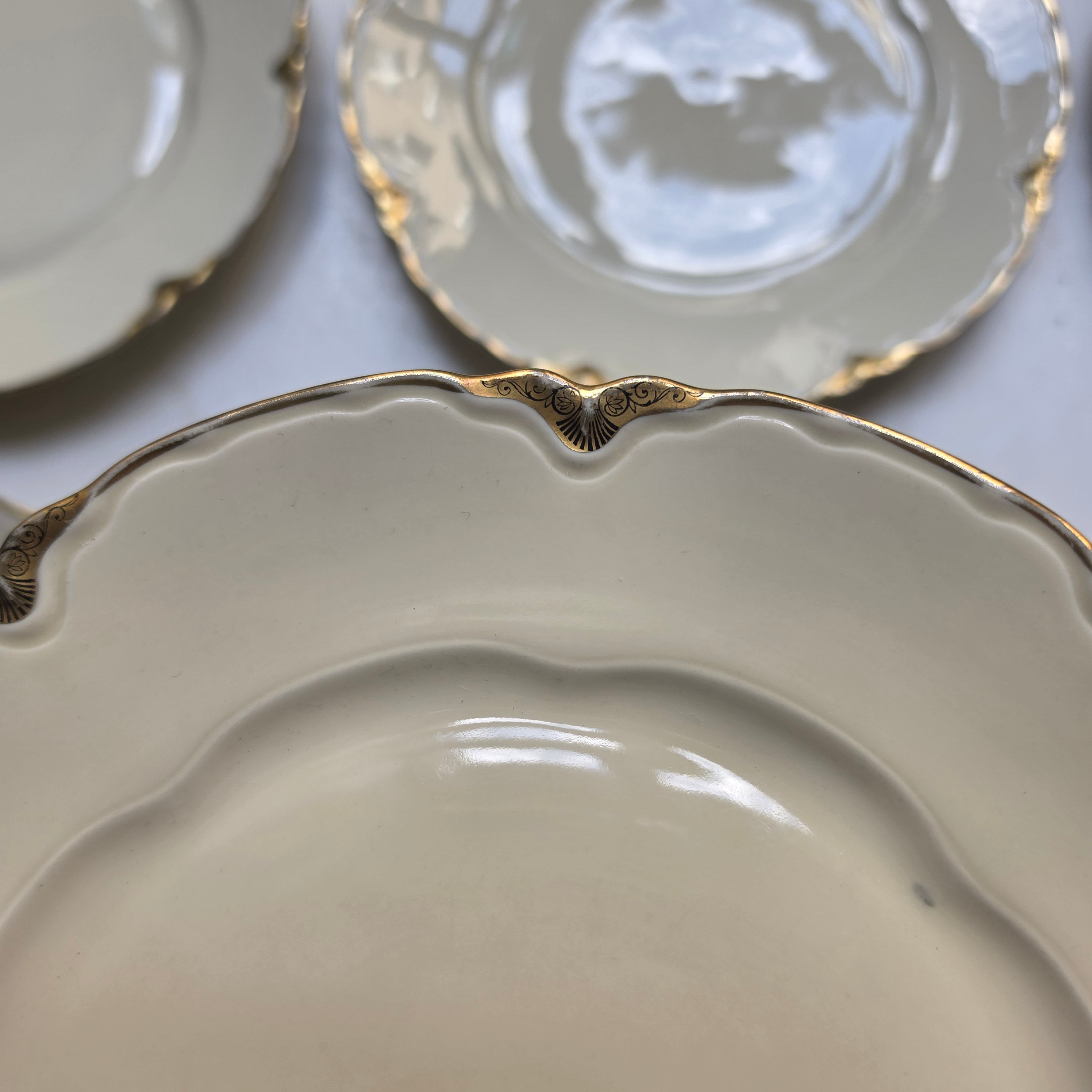 Antike Schönwald Porzellan-Essteller mit Goldrand & Muschelrelief (9er-Set) – Elfenbein/Creme (Kopie)