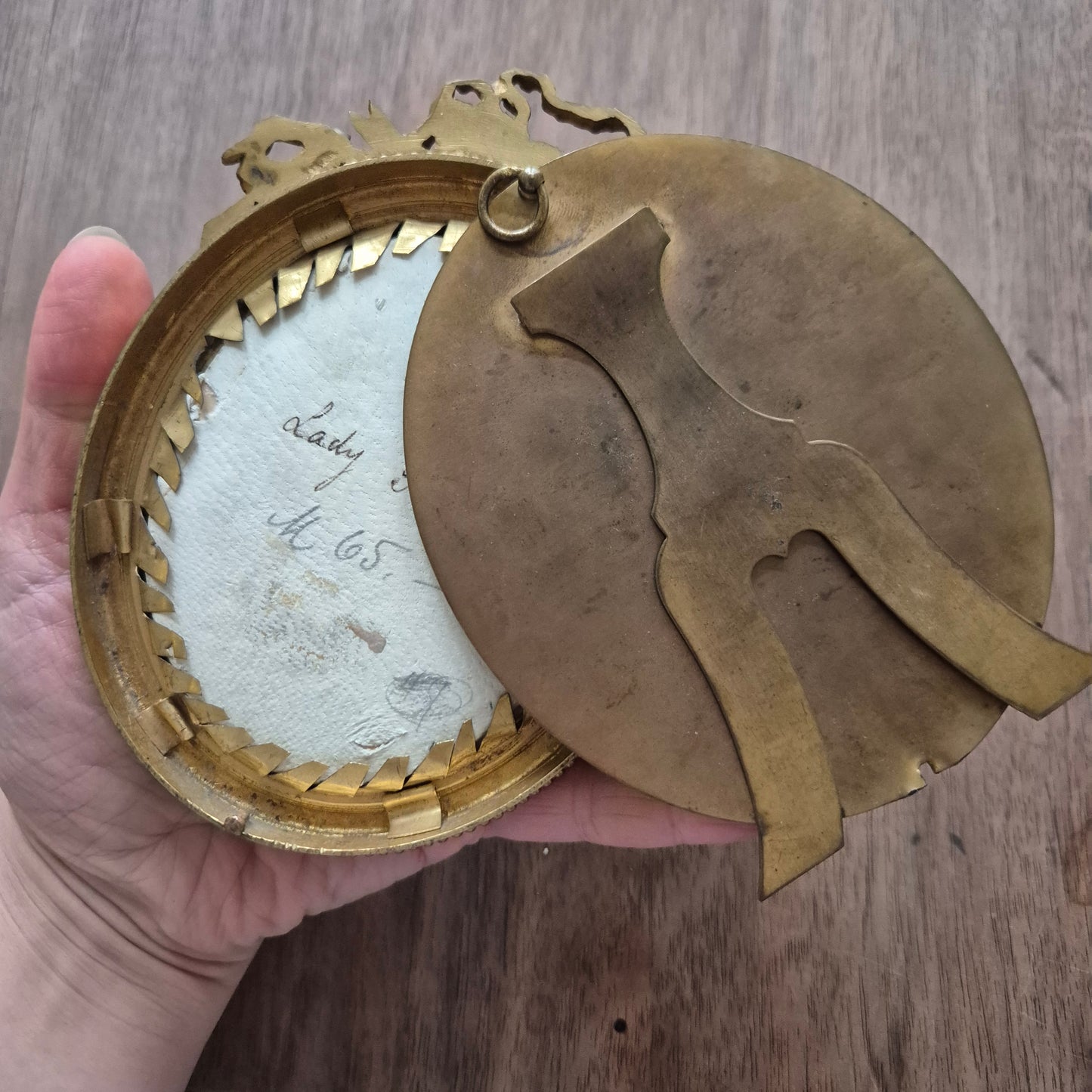 Antike viktorianische Miniaturmalerei / Lupenmalerei Porträt auf Porzellan / Leder in Messing gerahmt