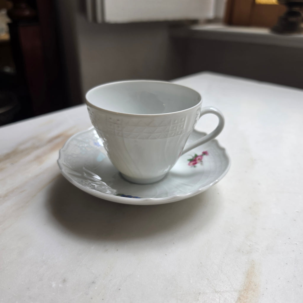 Vintage Hutschenreuther Dresden Kaffeetasse mit Untertasse – Feines Porzellan mit Blumendekor & Relief