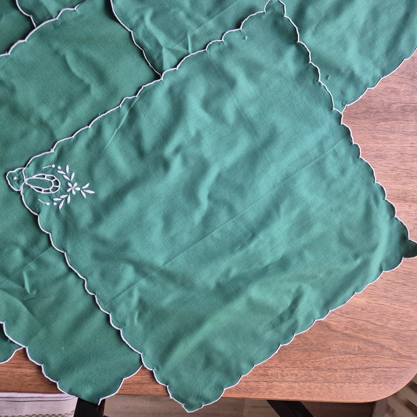 8x Grüne Stoffservietten Vintage bestickt Servietten 40x40cm ideal für Weihnachten