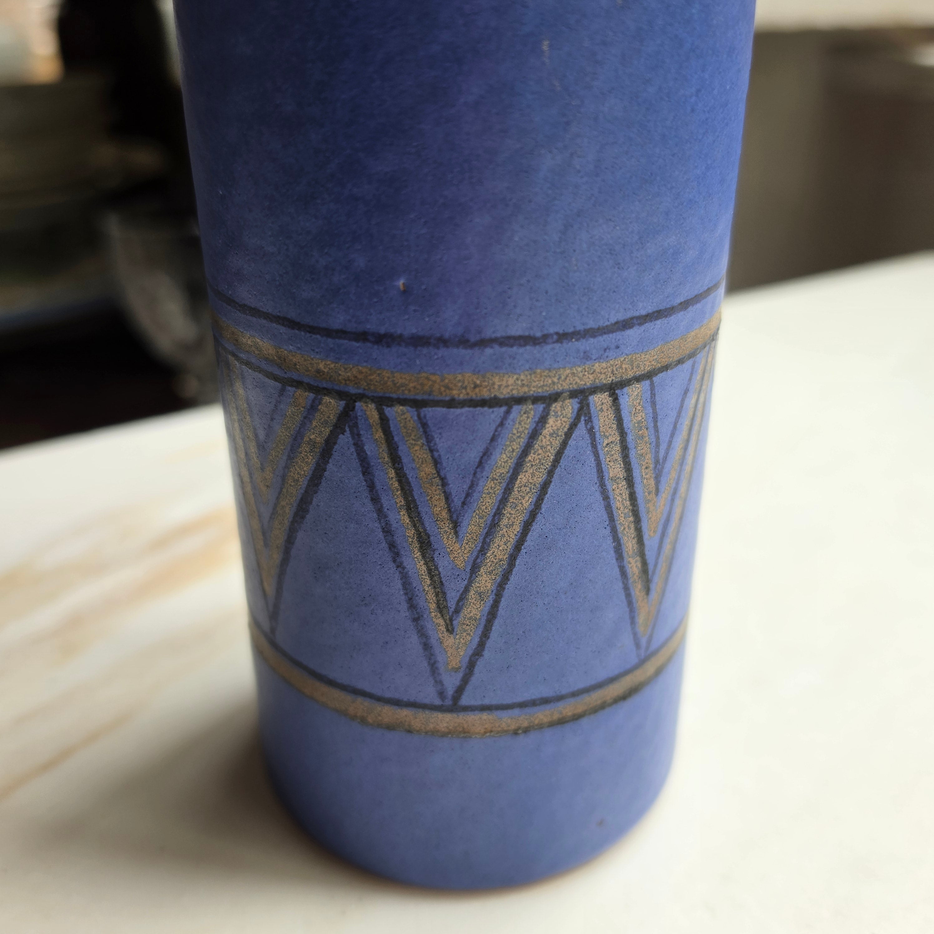 Vintage Adrano Keramik Zylindervase – Handarbeit – 60er/70er Jahre