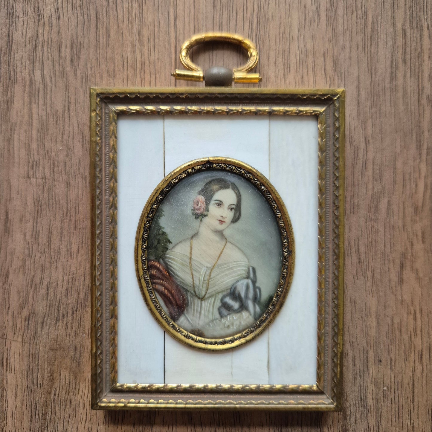 Antike viktorianische Miniaturmalerei / Lupenmalerei Porträt auf Bein / Porzellan Messing gerahmt
