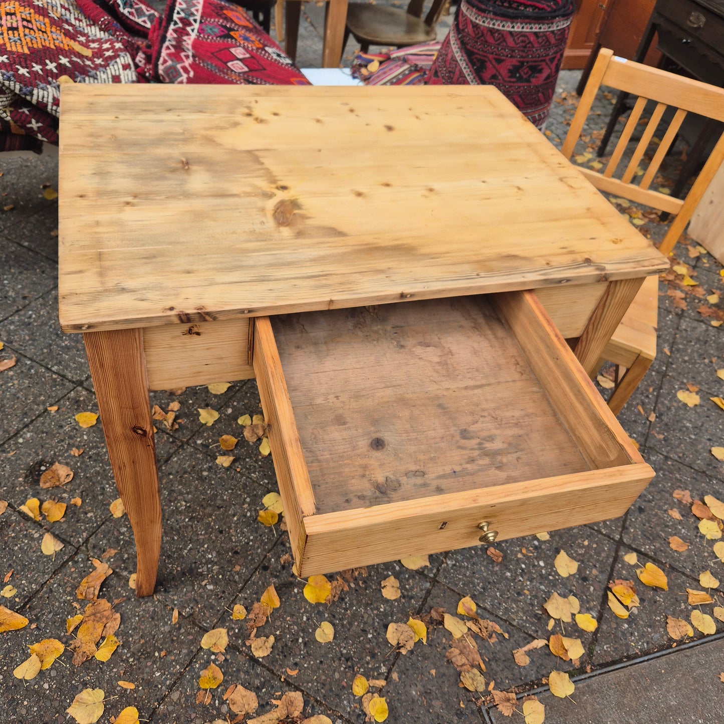 Antiker Biedermeier Tisch von 1860 Vollholz aufgearbeitet Kiefernholz 69 x 93cm Vollholz mit Schublade