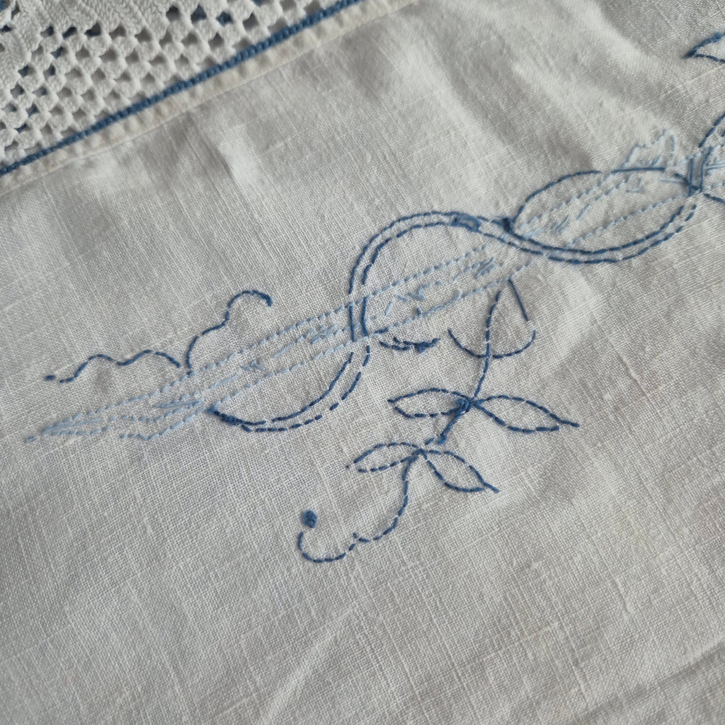 Antikes Überhandtuch Gardine blau weiß handmade 80x109cm Mini Stockflecken und Monogram M.S.
