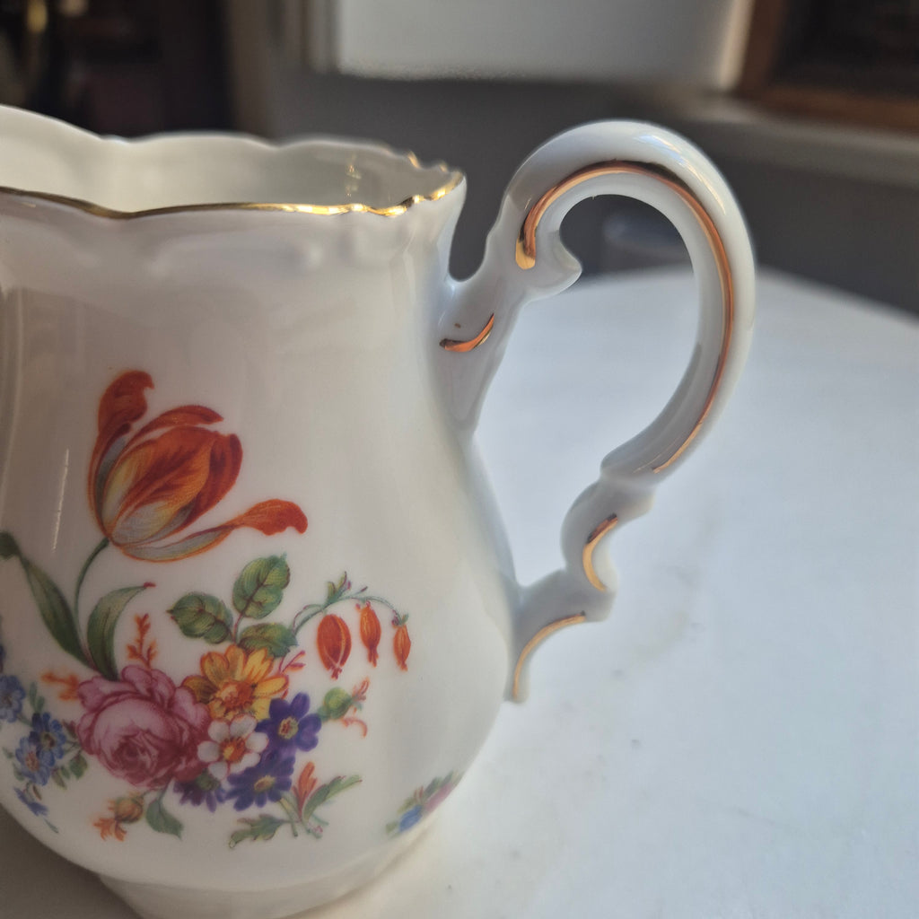 Antikes kleines Milchkännchen von Bavaria Porzellan Germany mit Blumendekor Tulpe