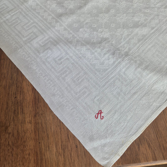 Antike Jugendstil Serviette oder Mitteldecke mit roten Monogramm A.