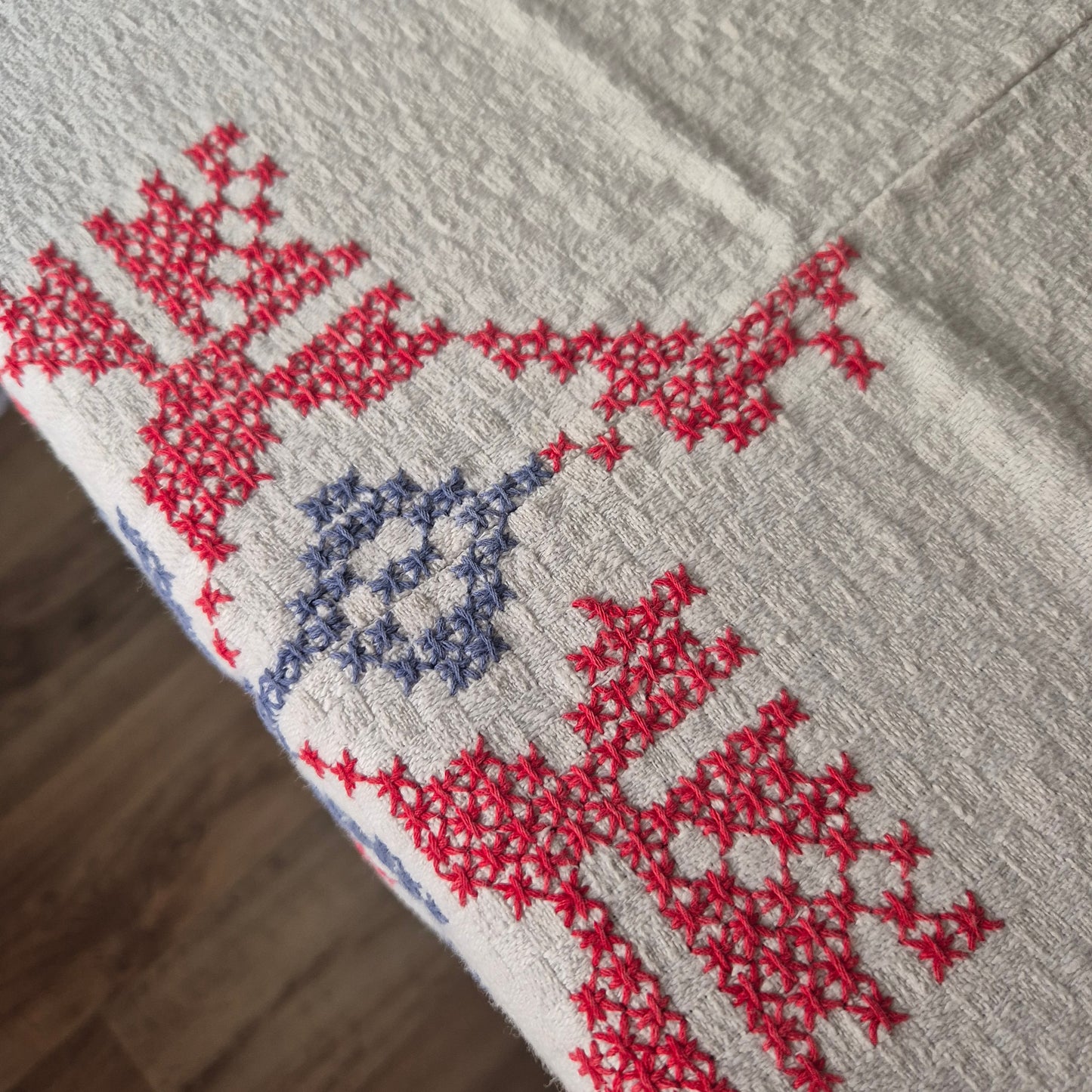 Antike Leinen Baumwolle Tischdecke 150x190cm weiß mit Kreuzstickerei blau rot