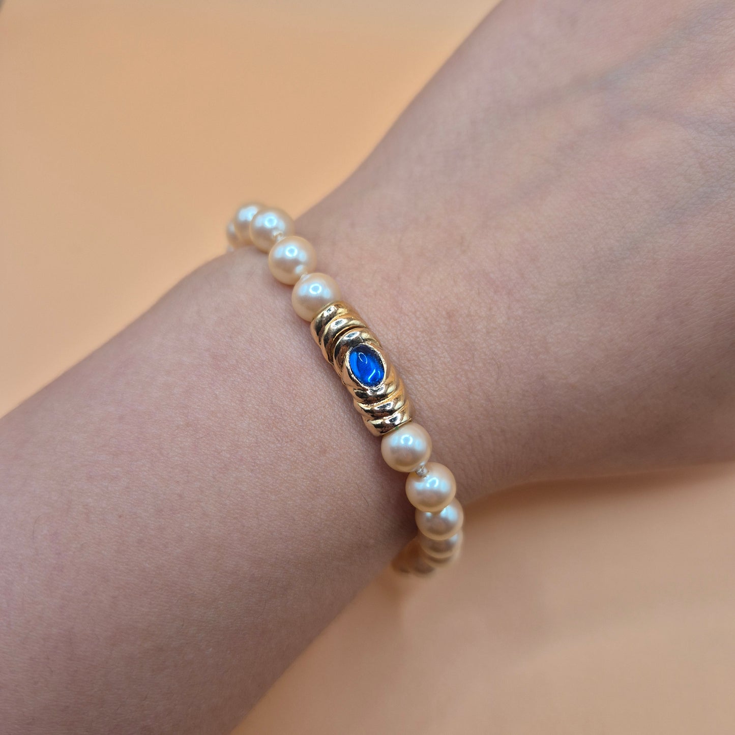Vintage unechtes Perlenarmband mit blauem Stein 80er Jahre