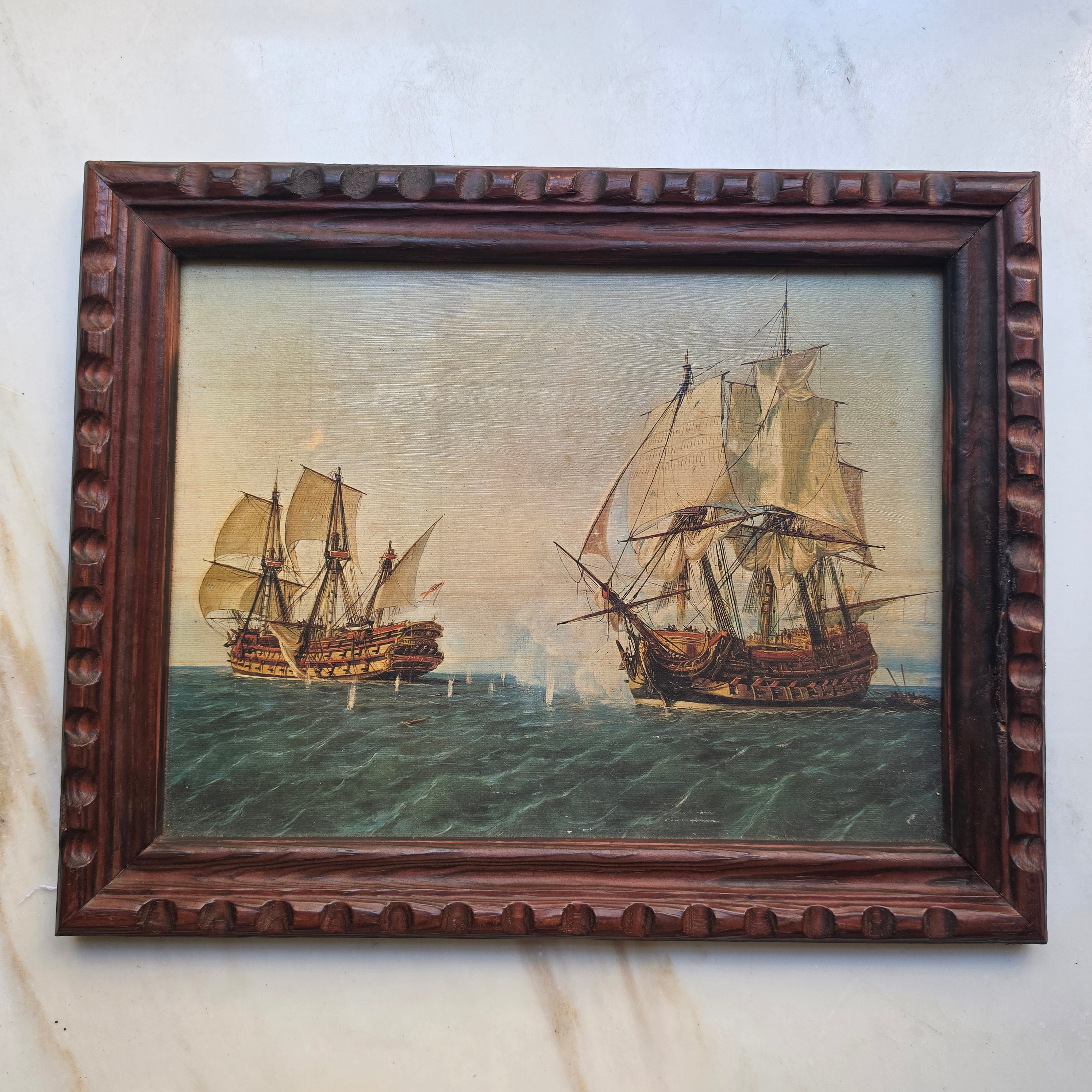 Vintage Maritimes Bild im Holzrahmen – Historische Seeschlacht mit Segelschiffen („Made in Spain“)