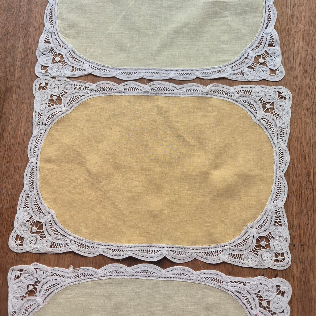 3x Antike Zierdeckchen Platzdeckchen Pastellgelb 40x30cm