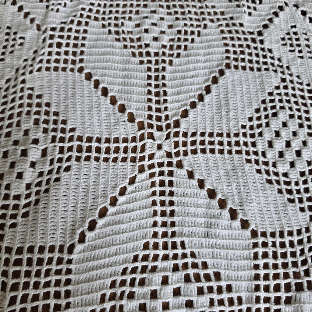 Große Vintage Häkeldecke Weiß - Handgearbeitete Filethäkel-Tischdecke Boho-Chic 235x250cm
