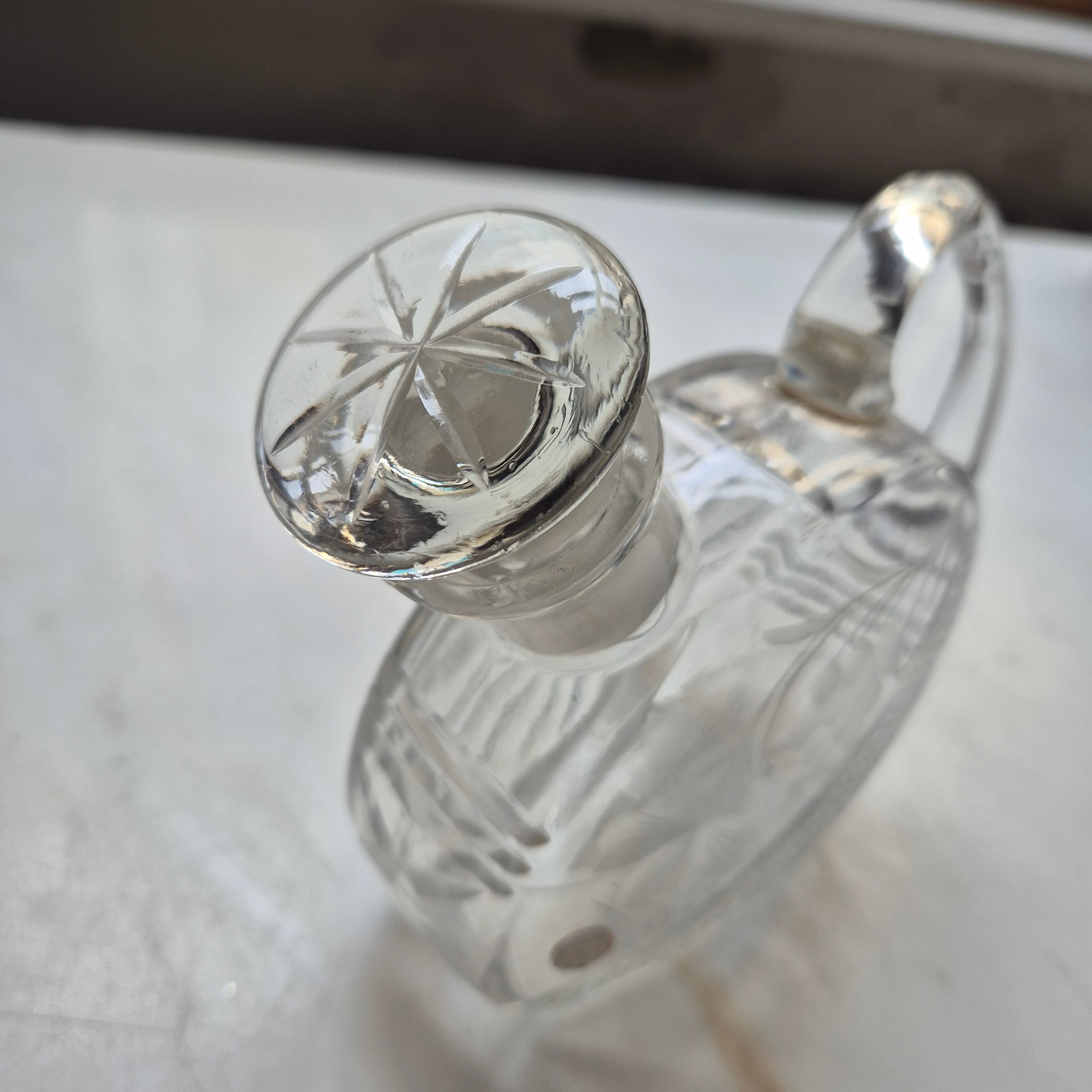 Vintage Glas Kristall Karaffe mit Traubenmotiv Traubenmotiv
