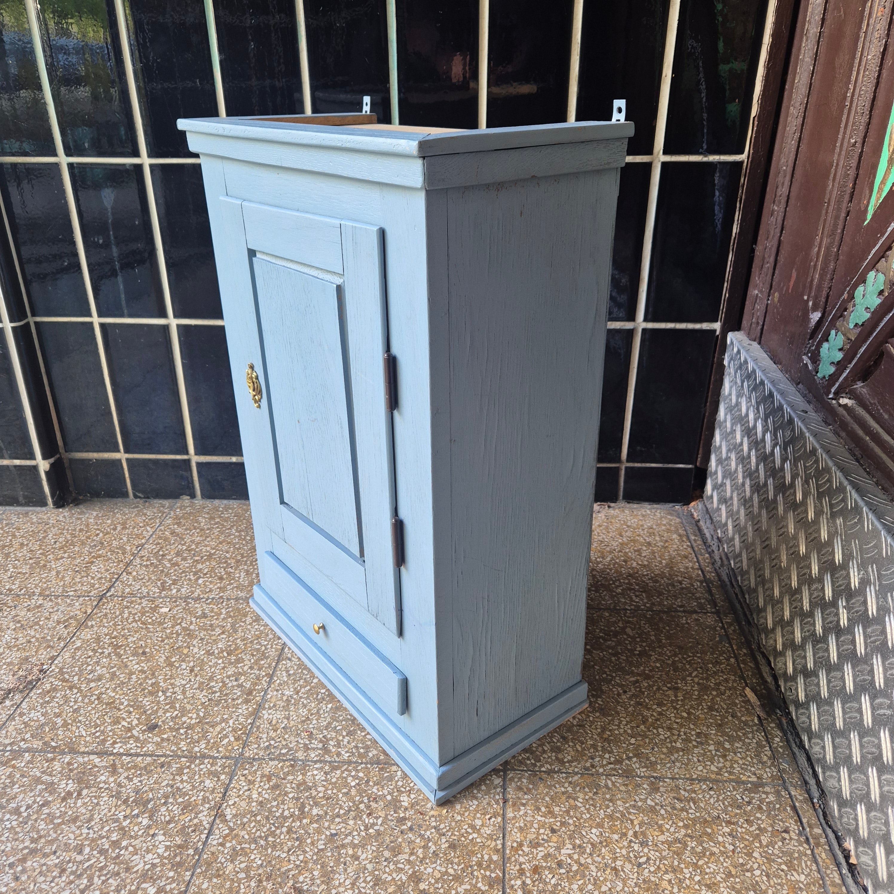 Antiker Wandschrank - Hängeschrank - rustikal Landhaus