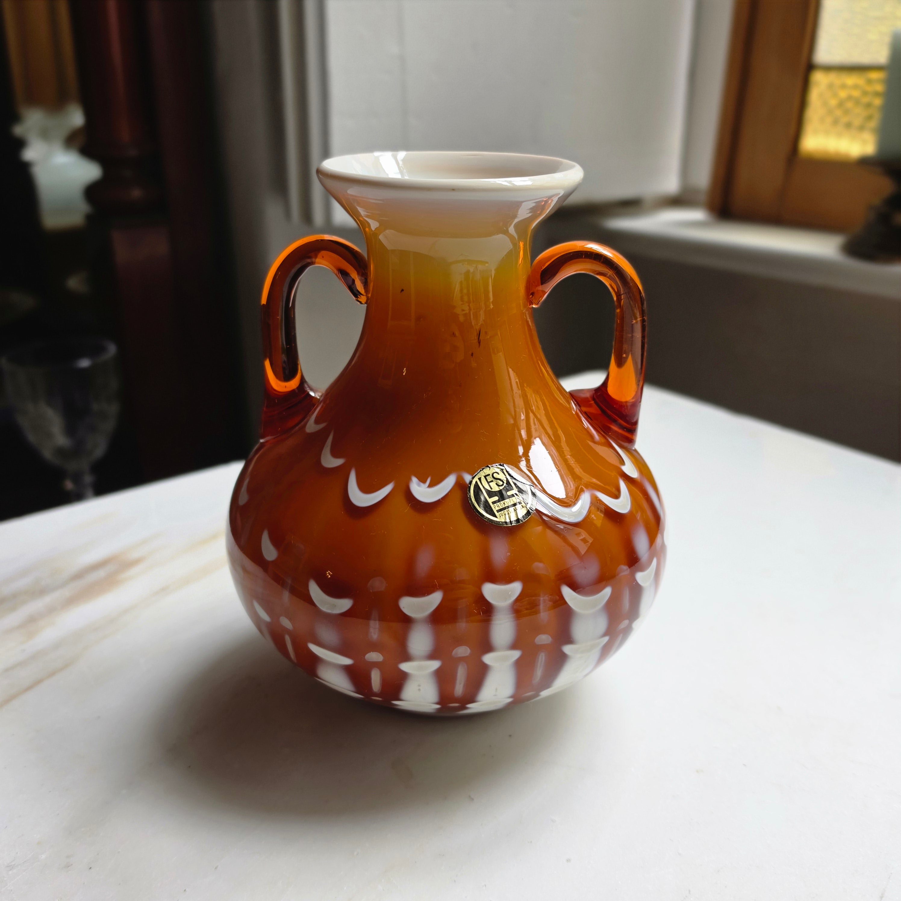 Vintage Kunstglas Henkelvase – FS Prokuplje – Jugoslawien 70er Jahre