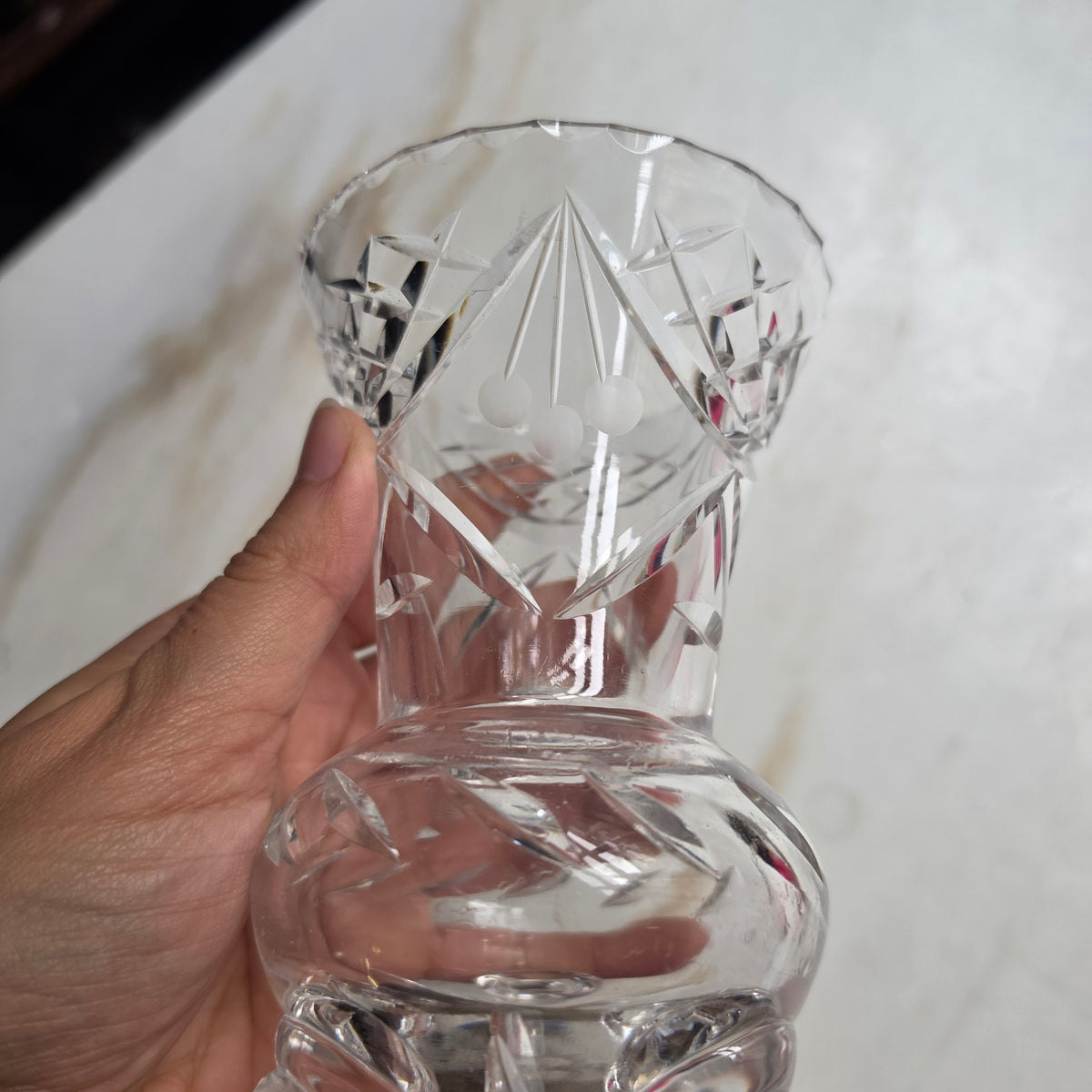 Edle Vintage Kristallvase mit Schliffmuster & Füßchen – Elegante Tischdekoration