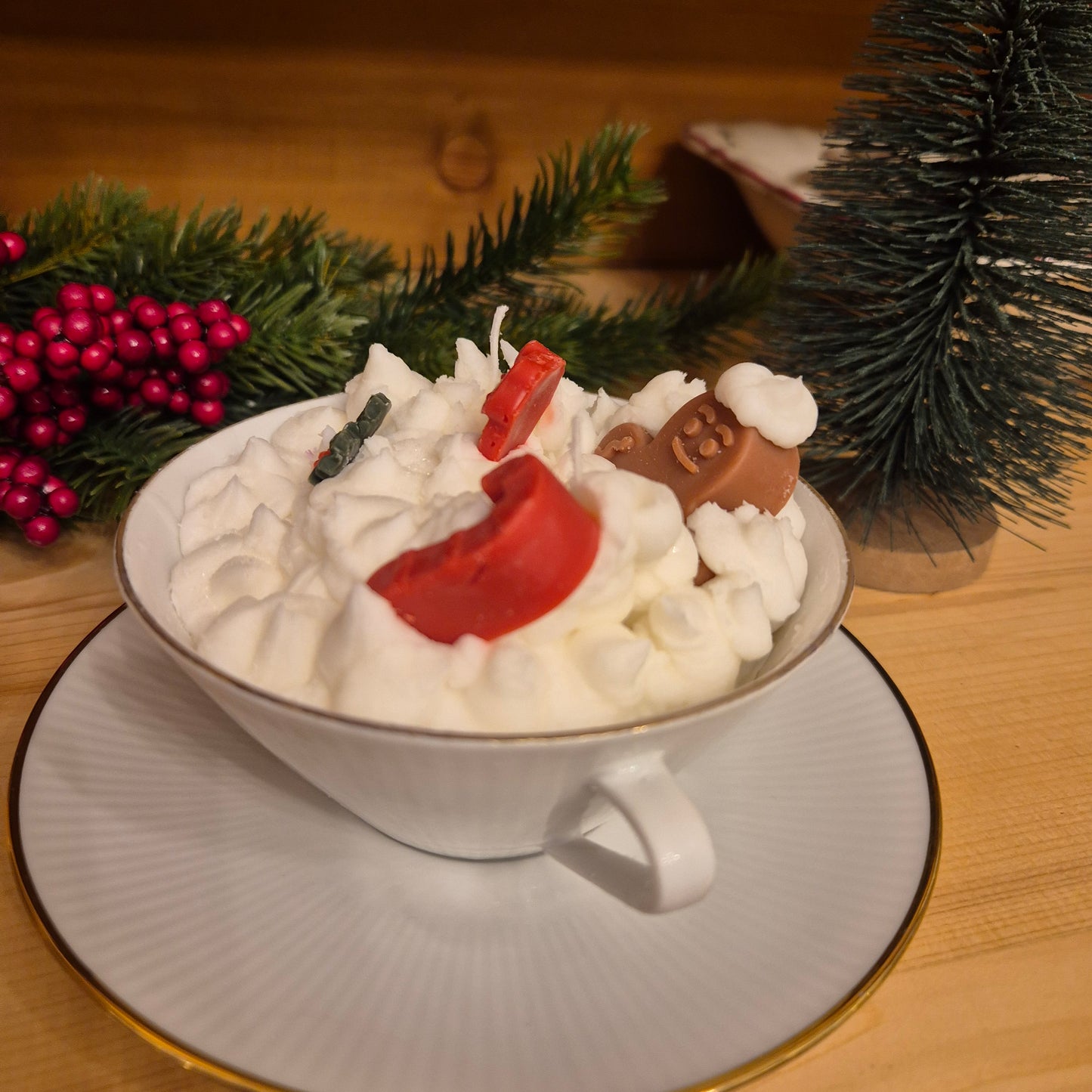 Handgemachte Sojawachskerze Weihnachtesgeschenk badender Lebkuchen Sahne Dessert in Antiker Porzellan Suppentasse von Seltmann Weiden