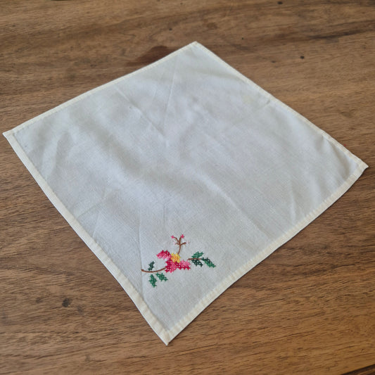 Vintage Stofftaschentuch creme Baumwolle bestickt 26x26cm mini Fleck