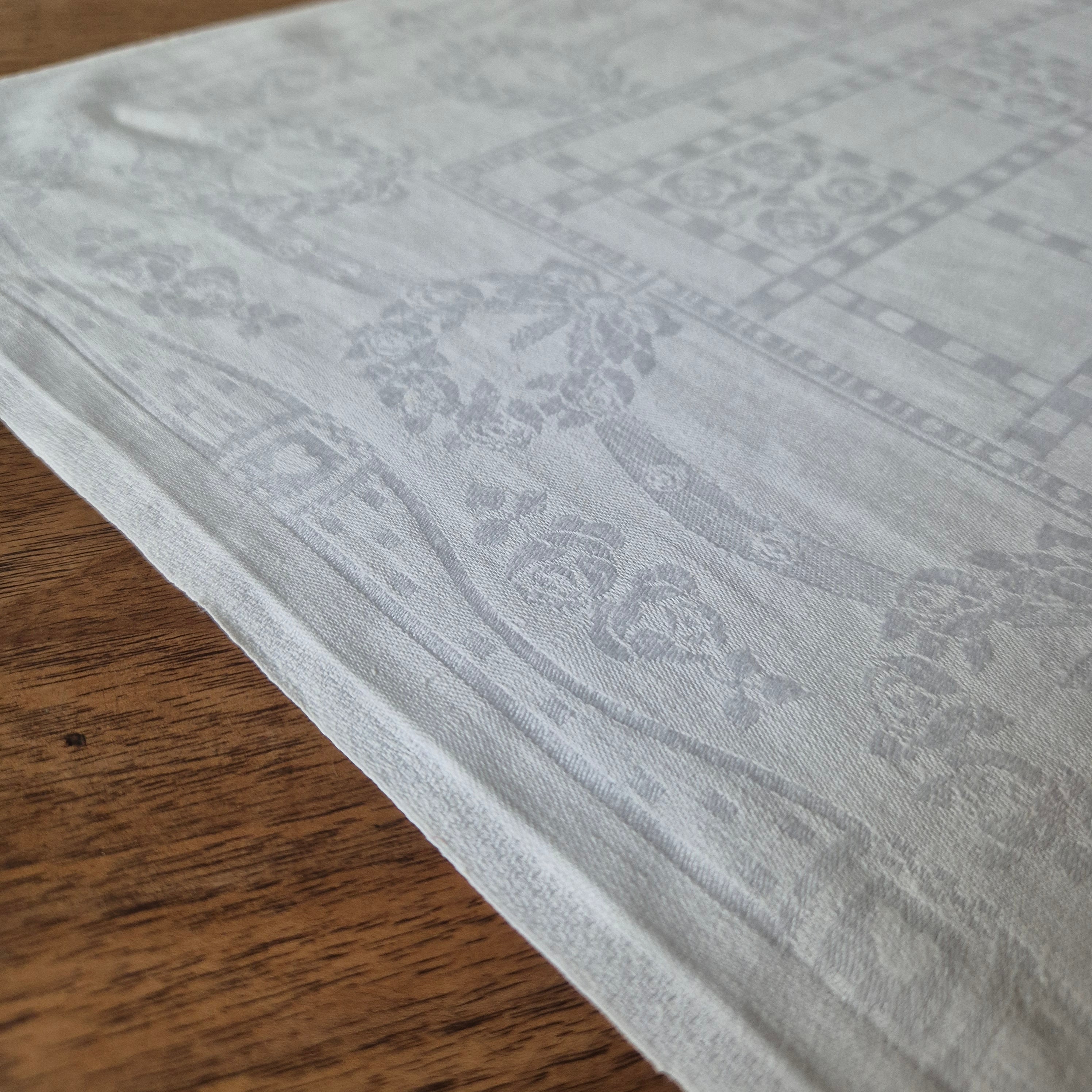Antike Jugendstil Serviette/Mitteldecke weiß 62x62cm Monogramm C.H. Damast