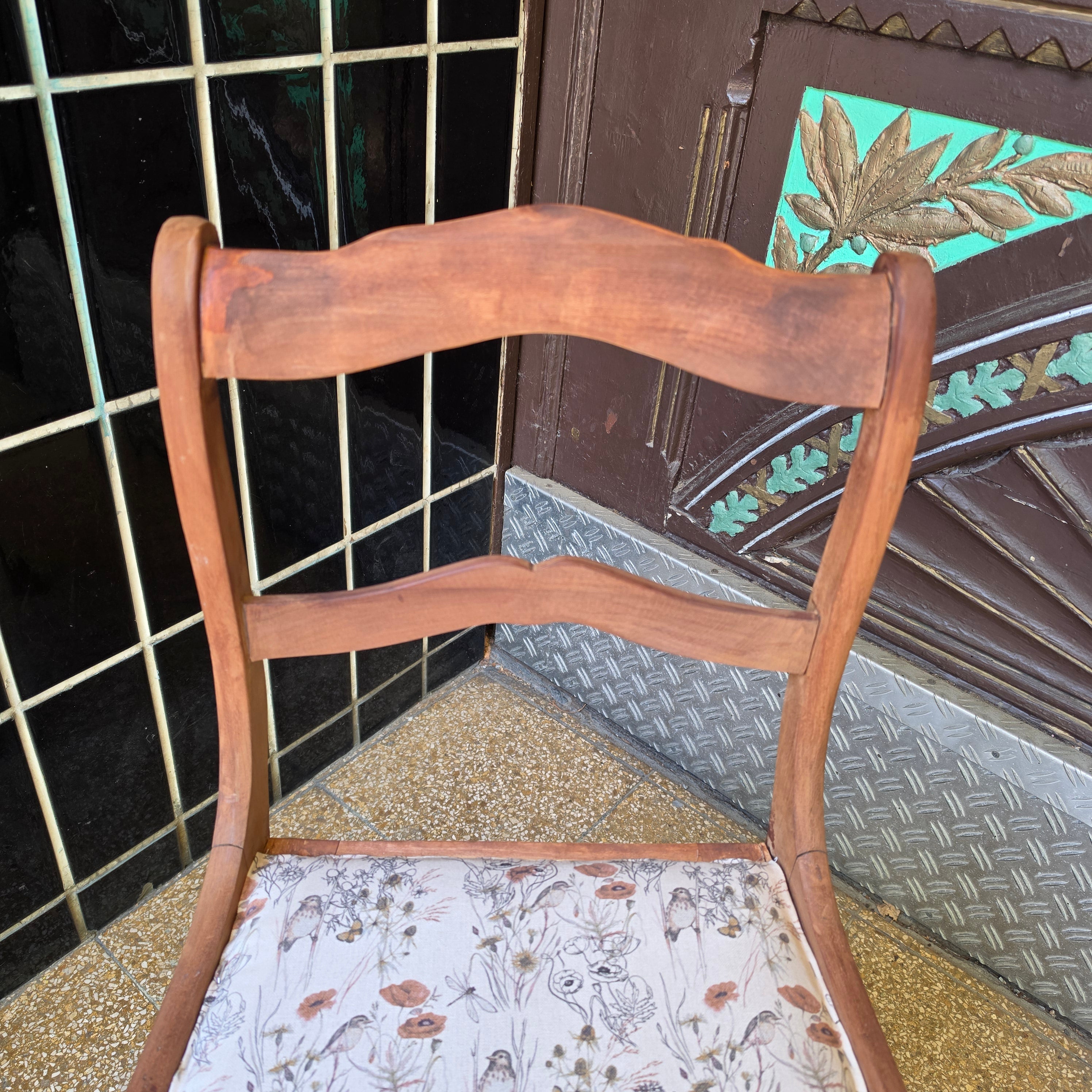 Antiker Biedermeier Stuhl - gepolstert - Nussbaumholz