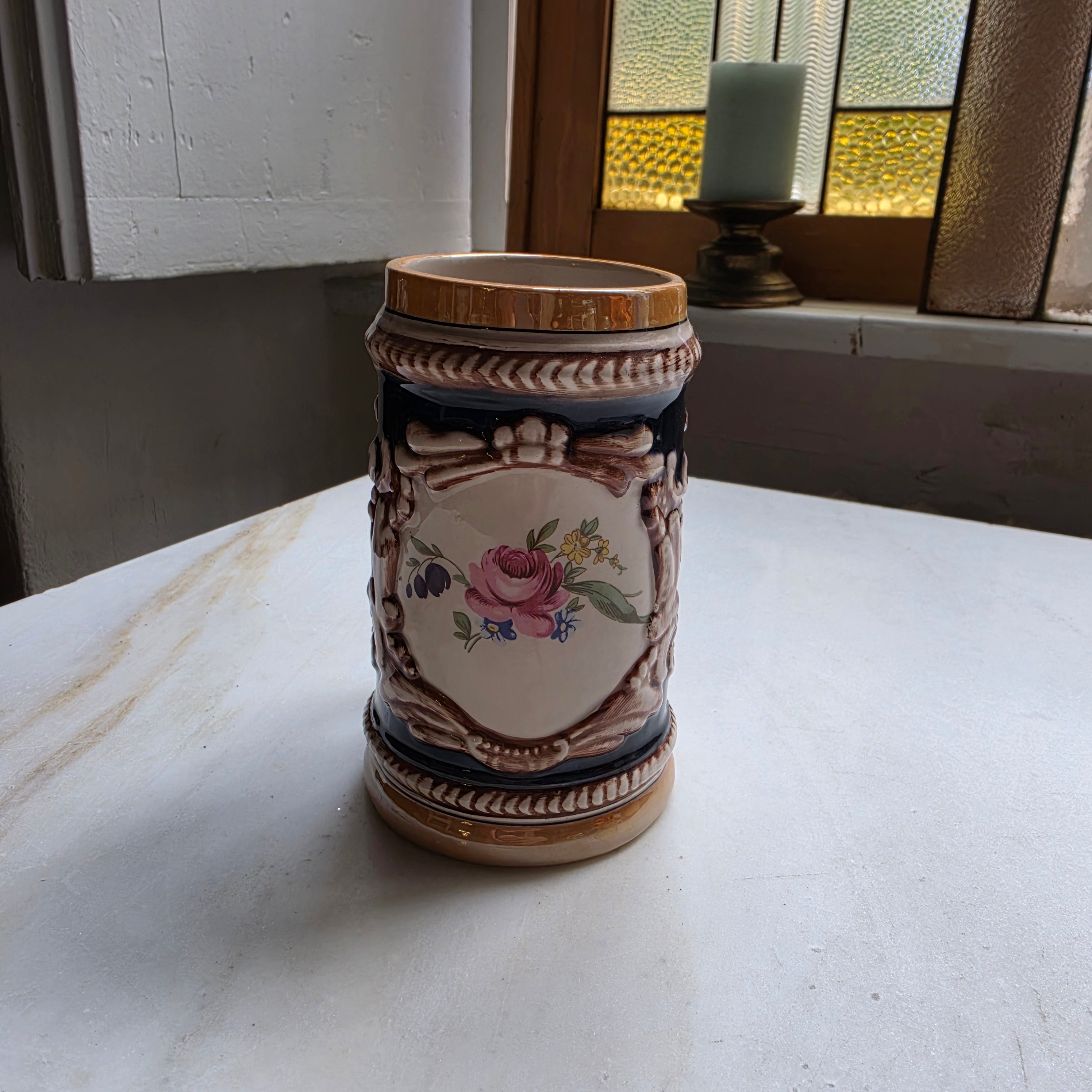 Vintage Keramik-Bierkrug mit Blumendekor