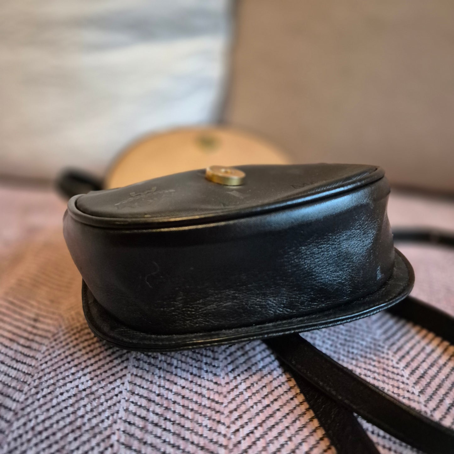 Vintage 90er Jahre MCM Umhängetasche mit Schleife – Klassisches Visetos-Design in Schwarz