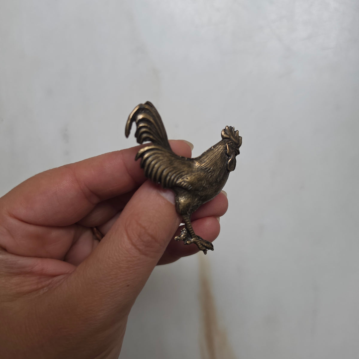Vintage Bronze-Brosche "Stolzere Hahn" – Detailreicher Anstecker im Antik-Look