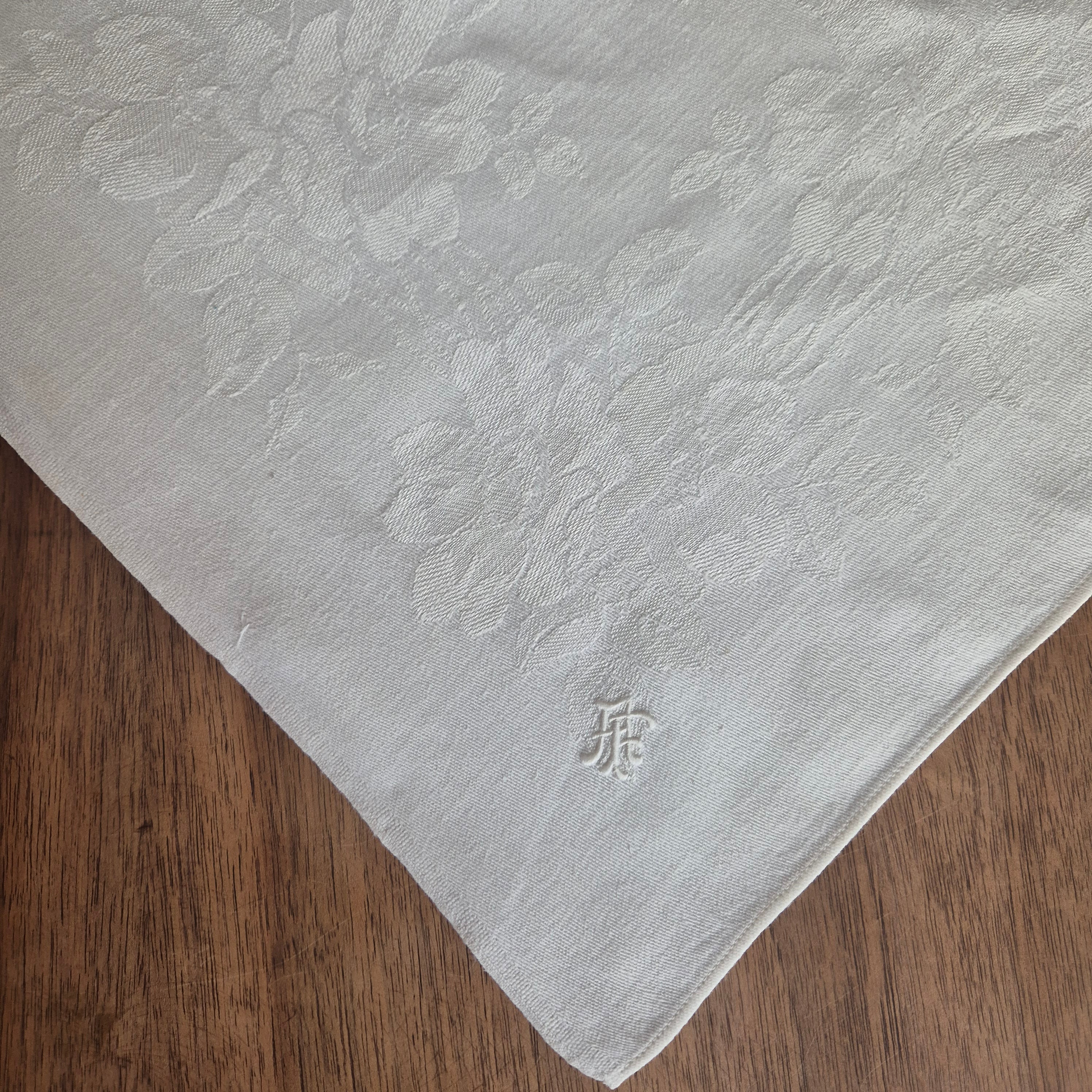 Antike Jugendstil Serviette oder Mitteldecke mit Monogramm A.F