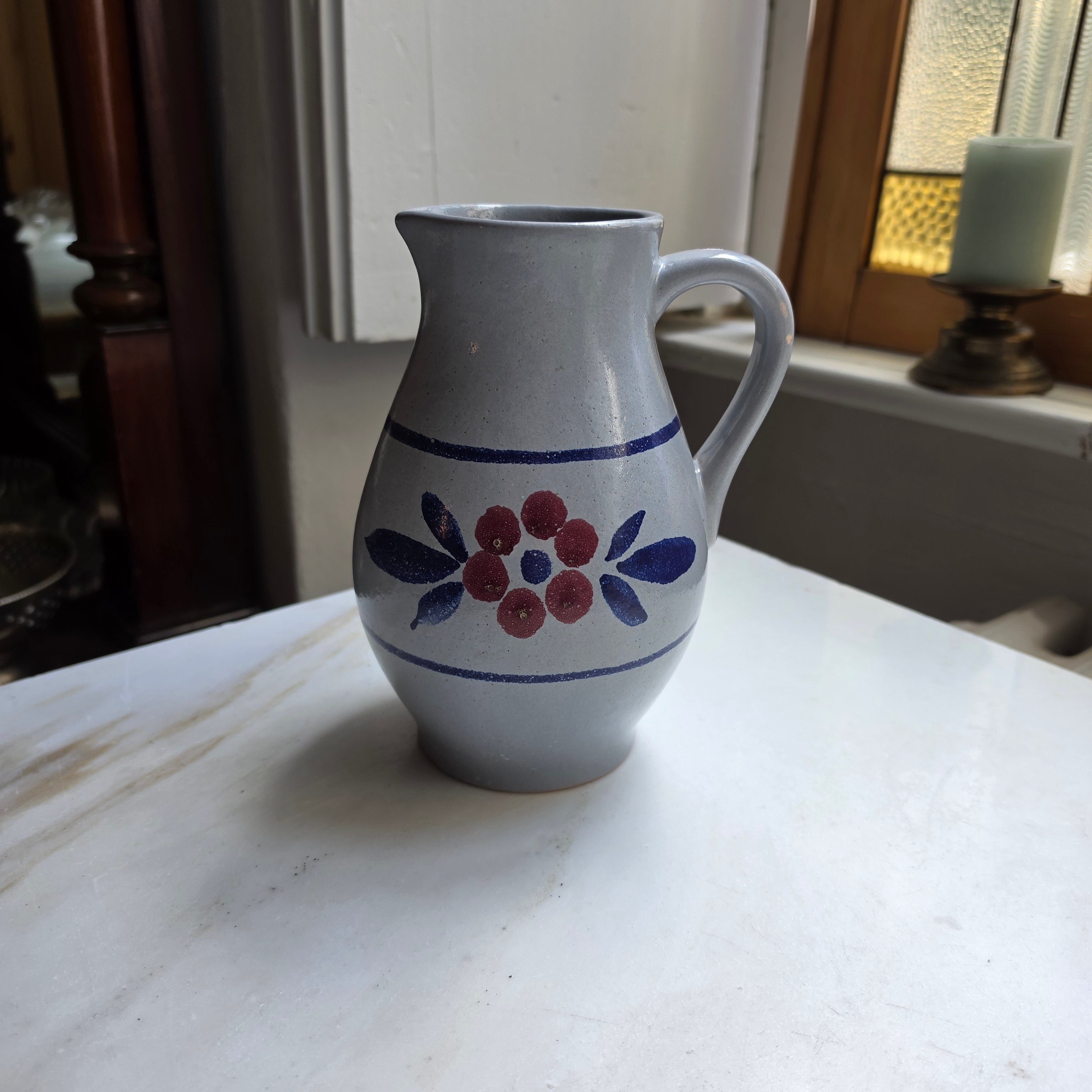 Vintage Keramik-Krug „Blumen-Dekor“ – Handmade - grau blau