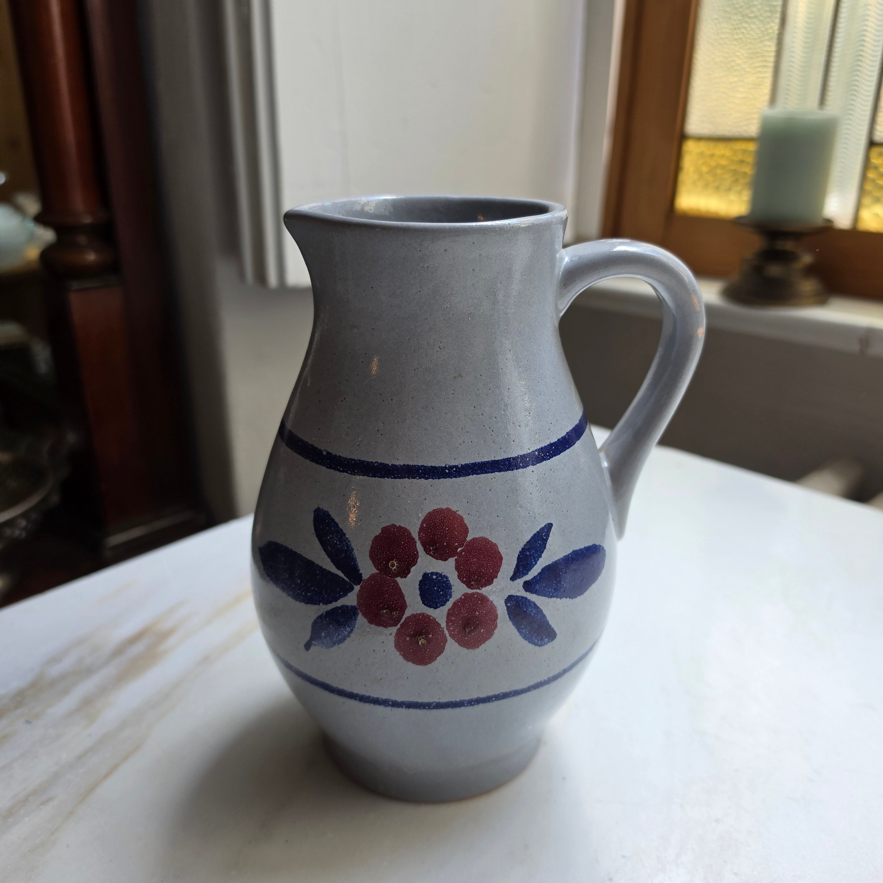 Vintage Keramik-Krug „Blumen-Dekor“ – Handmade - grau blau