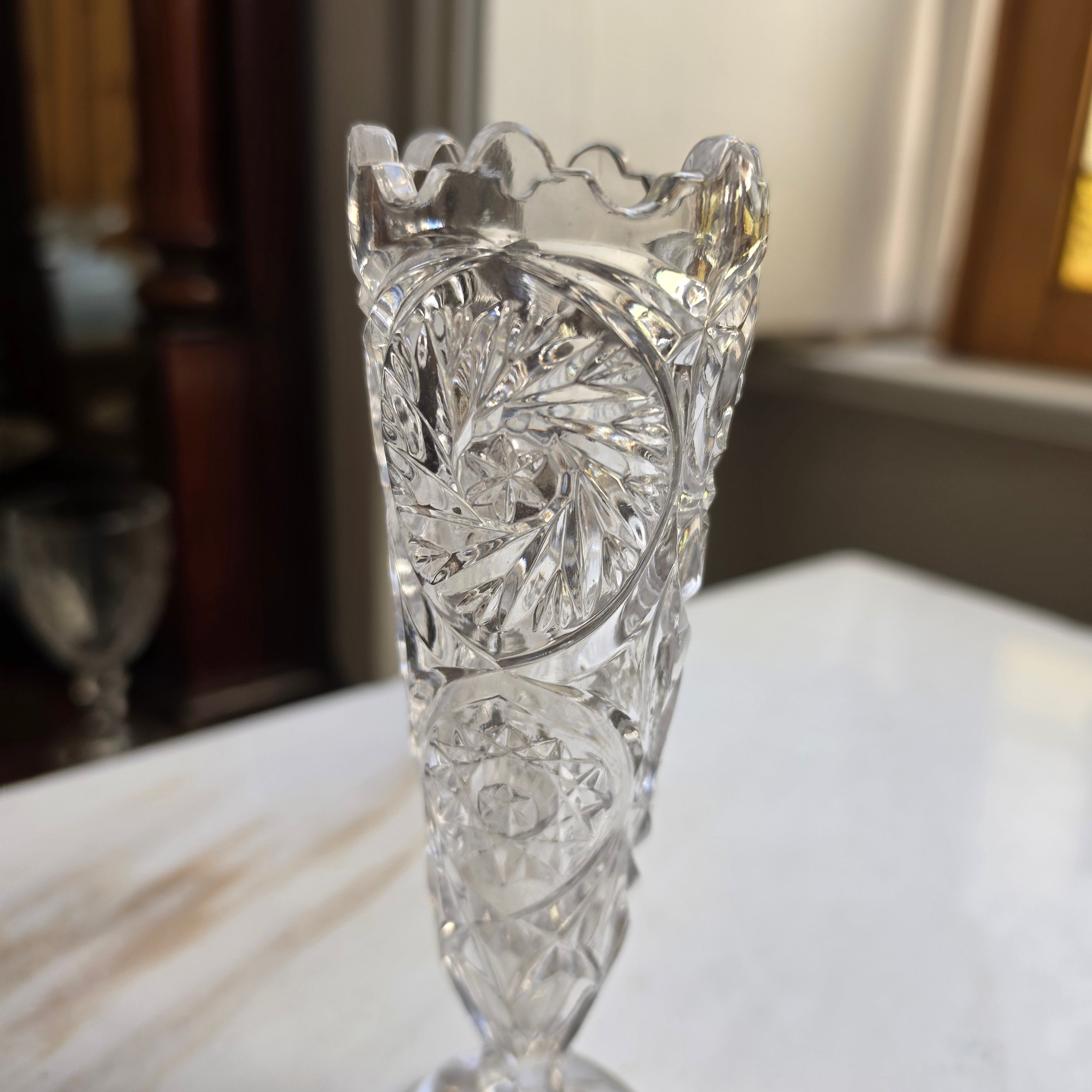 Vintage kleine Bleikristall Vase auf Fuß