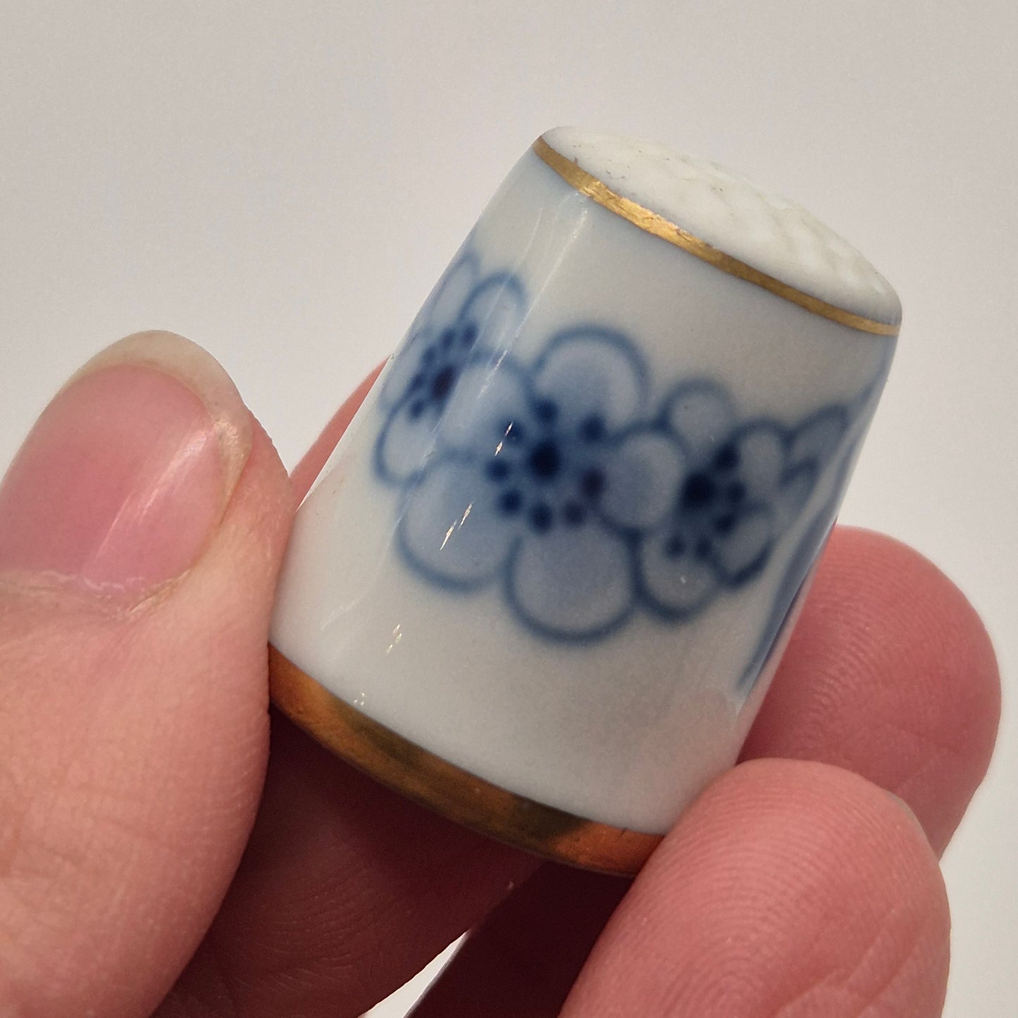 B&G Fingerhut Porzellan Made in Denmark Vintage blau weiß Goldrand Handmade
