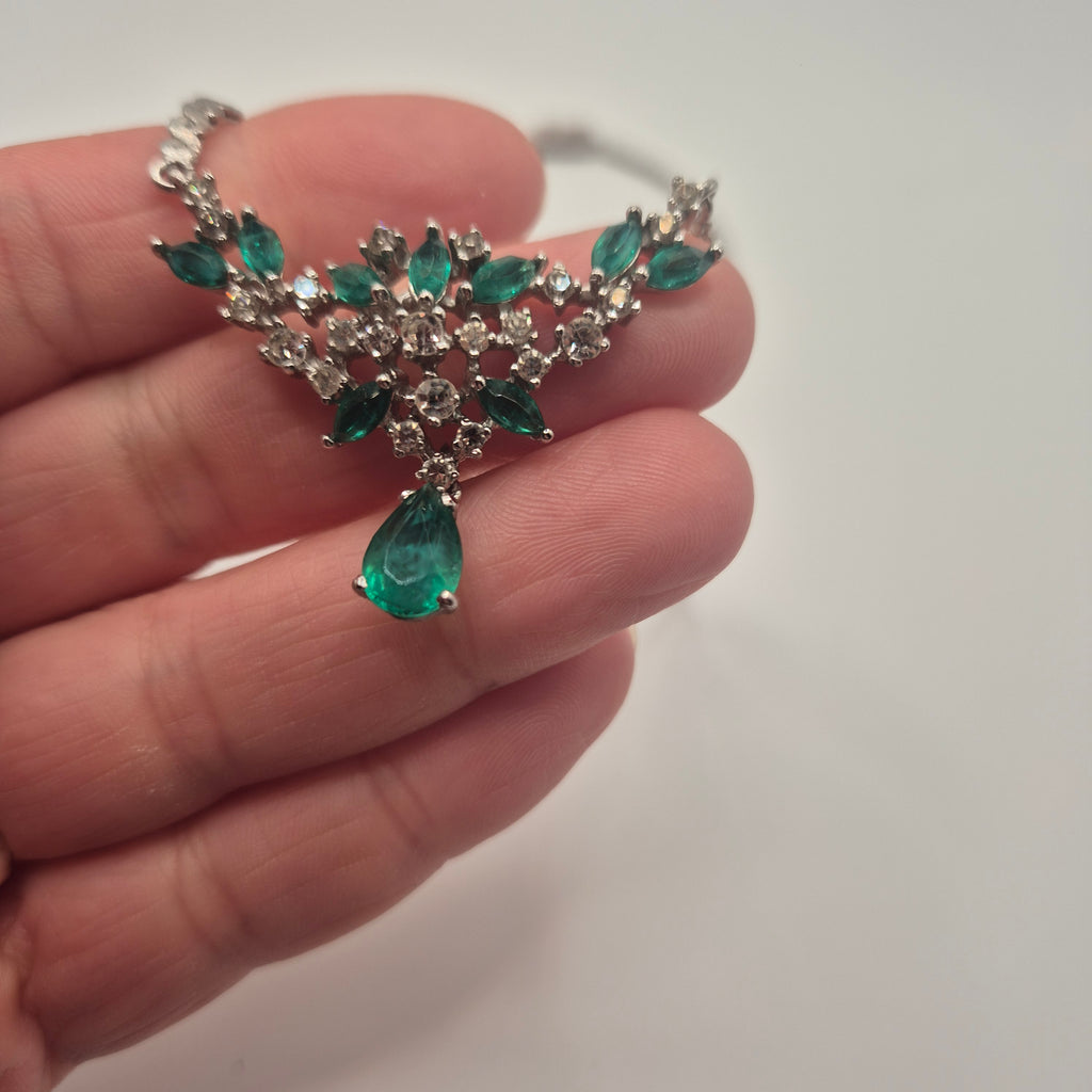 Prachtvolles Vintage-Collier – Smaragdgrüne Eleganz im Royal-Stil