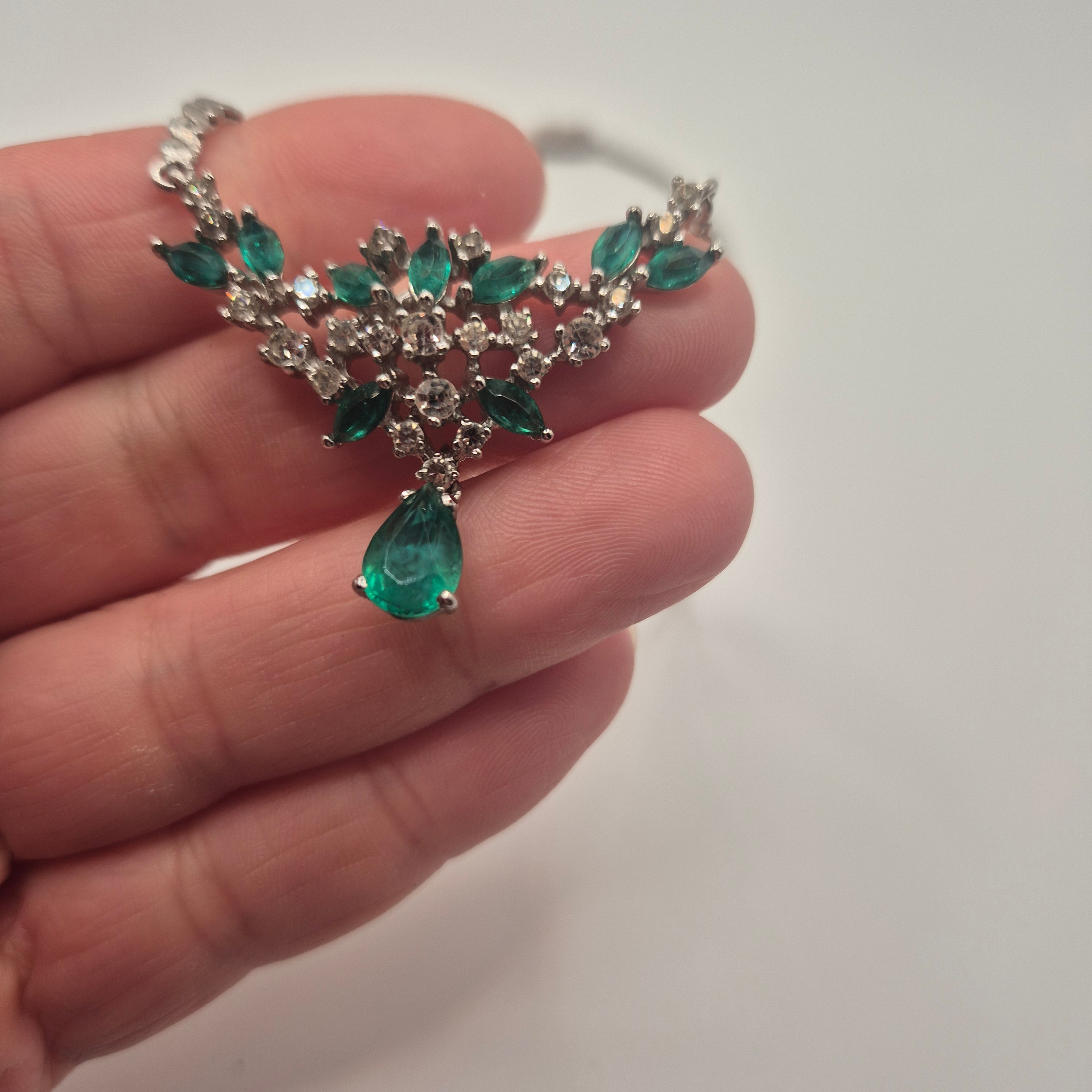 Prachtvolles Vintage-Collier – Smaragdgrüne Eleganz im Royal-Stil
