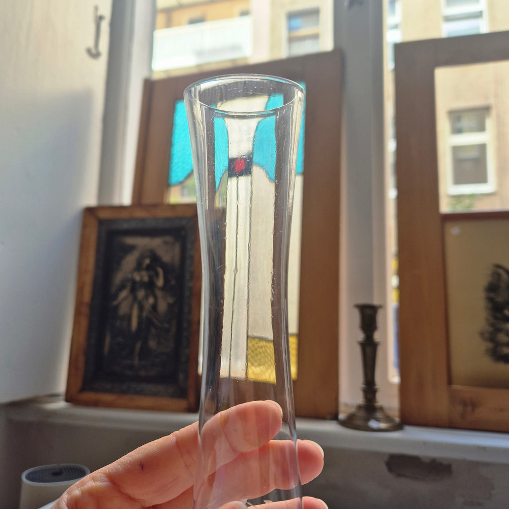 Vintage Glas Vase mit geschliffenem Traubenmotiv Dekor