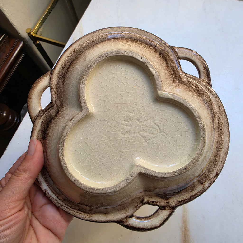 Vintage handbemalte Art Deco Keramik-Obstschale mit Laufglasur
