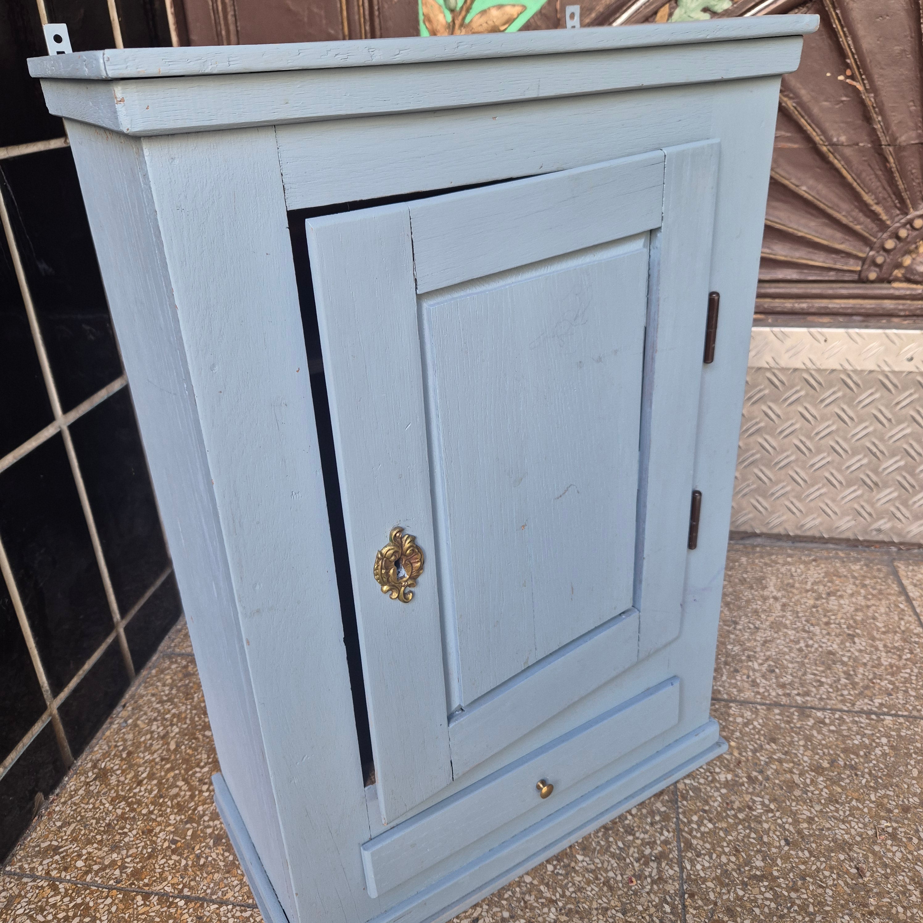 Antiker Wandschrank - Hängeschrank - rustikal Landhaus