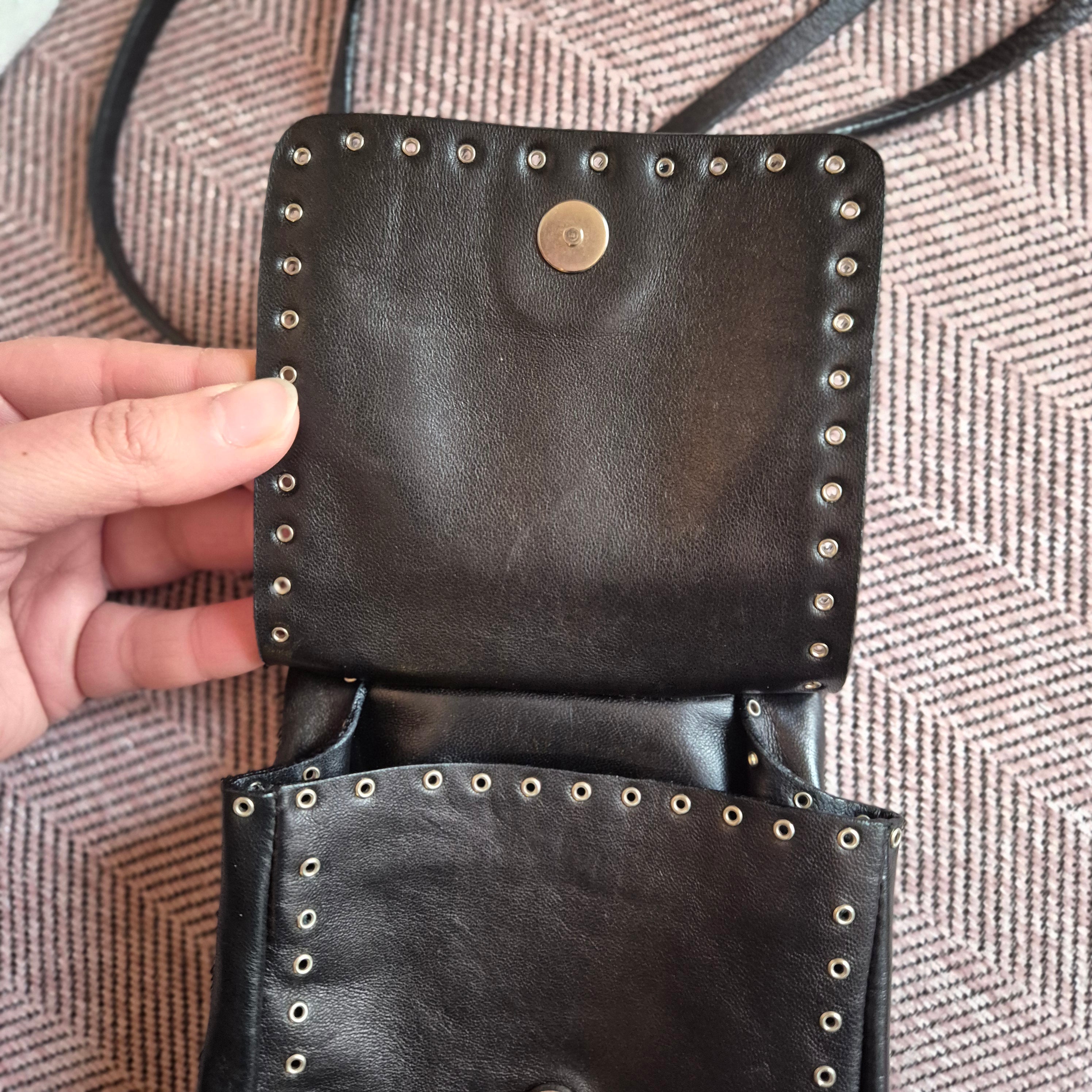🖤 Vintage Prada 1995 – Nappa Leder Crossbody mit Ösen-Details Mini Bag