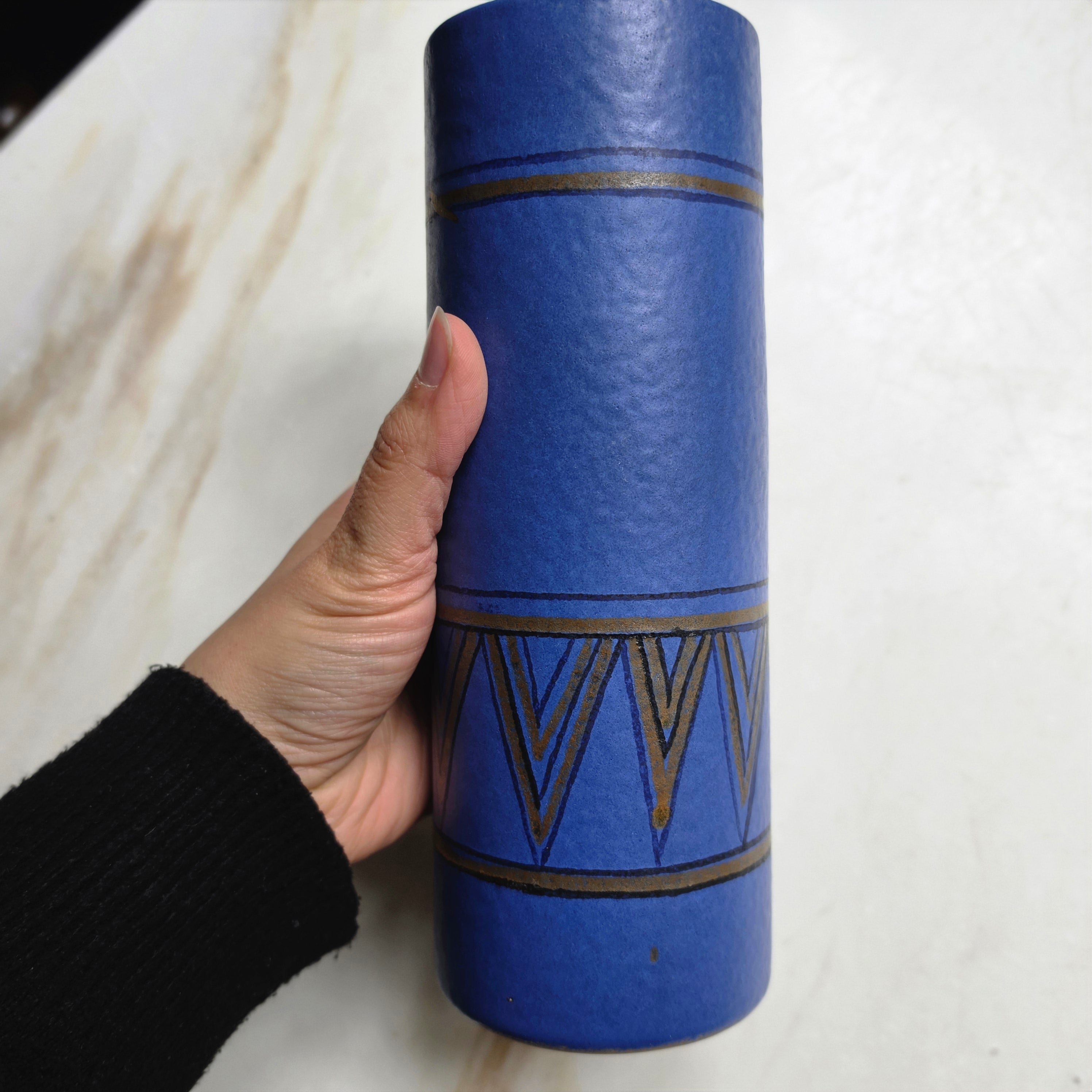 Vintage Adrano Keramik Zylindervase – Handarbeit – 60er/70er Jahre