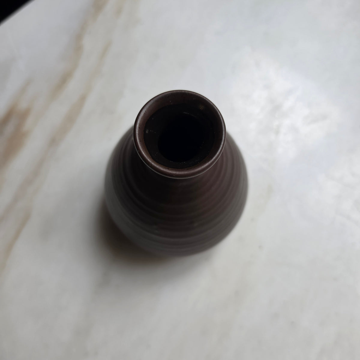 Handgemachte Keramik-Vase - Sake-Karaf (Dunkelbraun)
