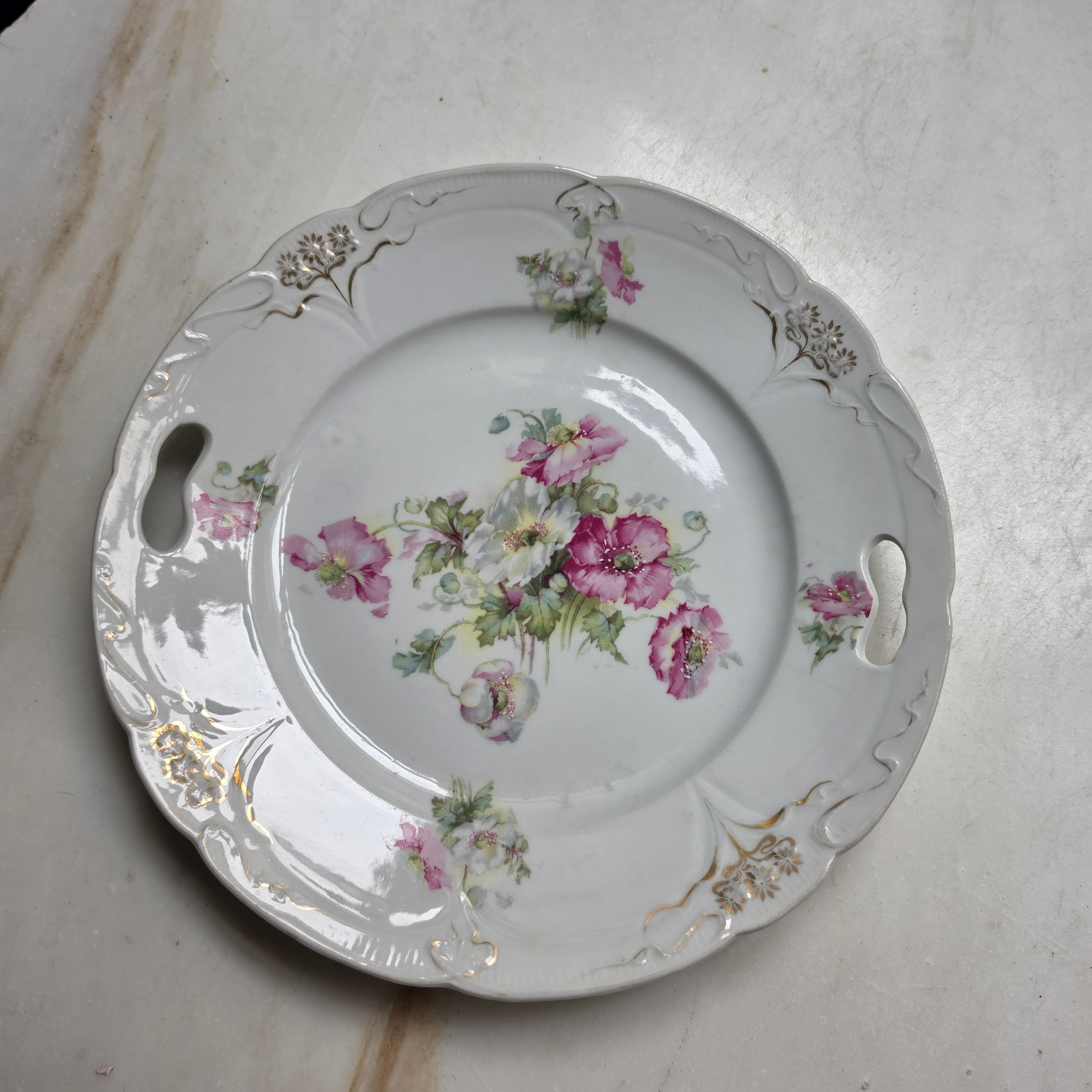 Antiker Prunkteller - Servierteller mit Blumen-Dekor & Griffen - Handbemalt