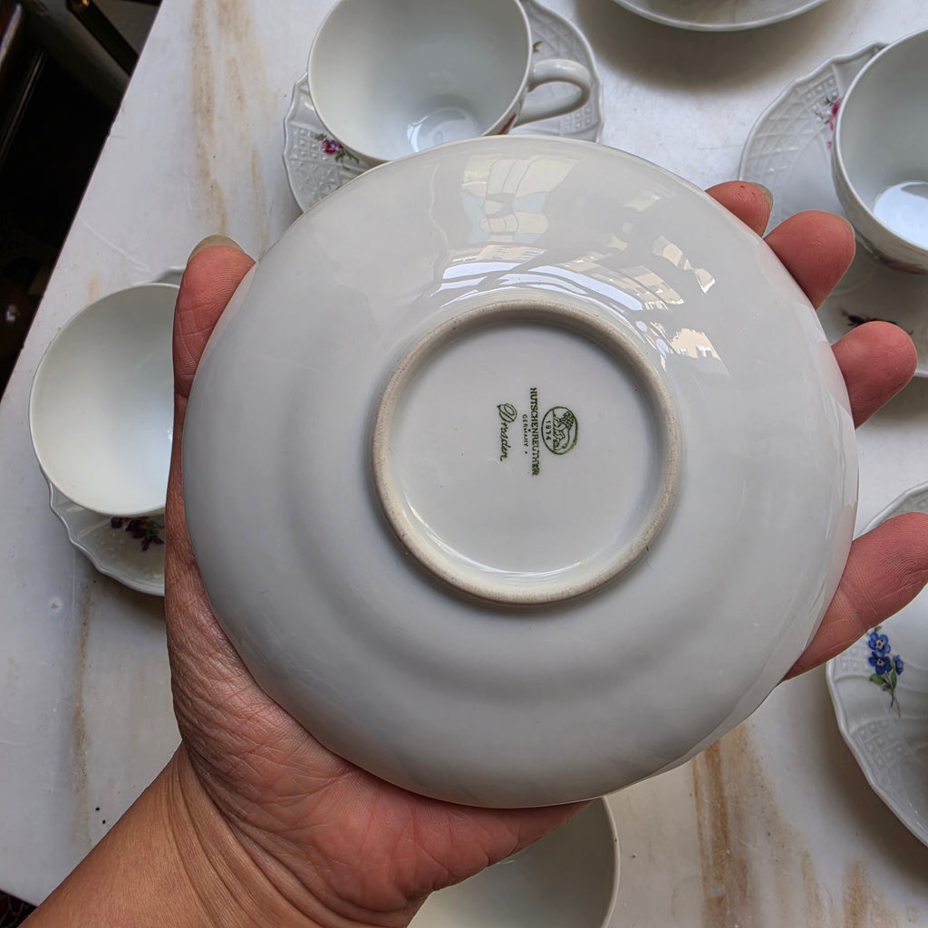 6x Antike Hutschenreuther Porzellan Tassen mit Untertassen mit Blumenmotiv Reliefrand Tee Kaffee