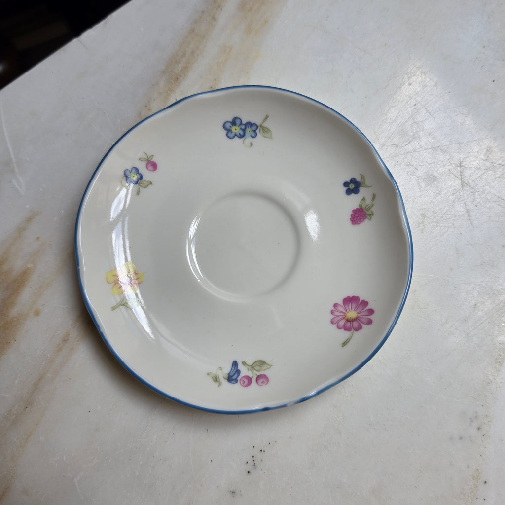 Vintage Keramik Tassen-Set mit floralem Muster & geschwungenem Rand