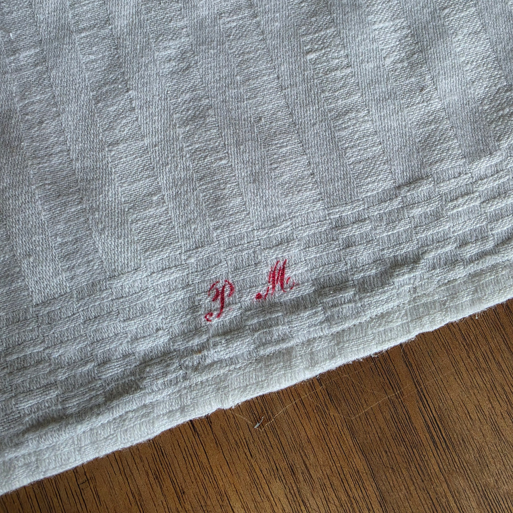 Vintage Leinen-Küchentuch mit rotem Monogramm "P M" - 50x100cm