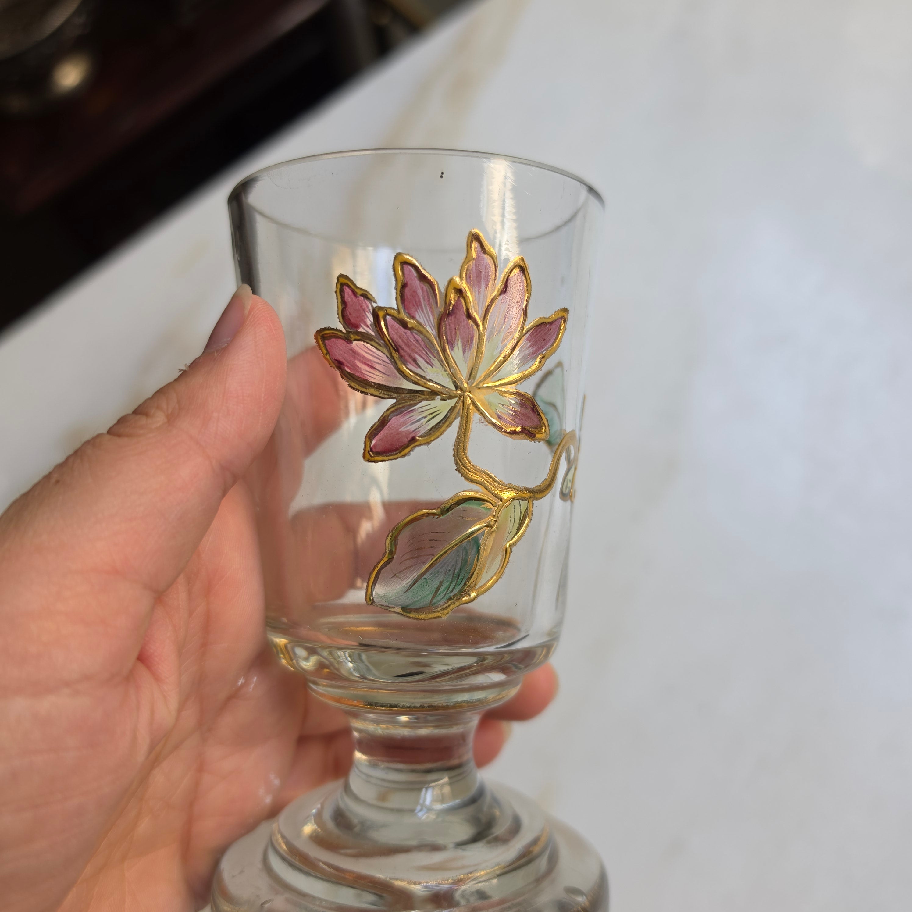 Antikes Jugendstil Likörglas / Schnapsglas – Handgemalt mit Emaille-Dekor & Goldstaffage - um 1900
