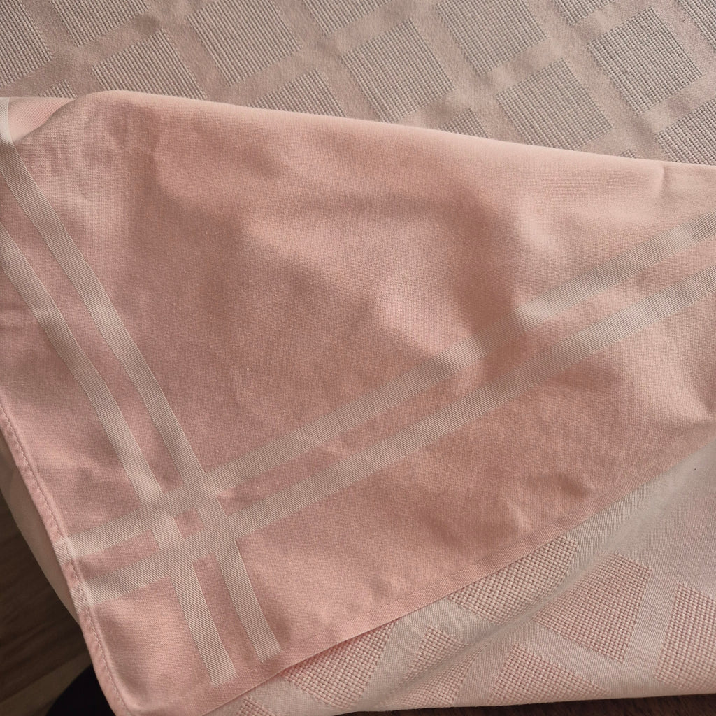 Vintage IRISETTE Tischdecke 132x220cm Perlrosa und Damast Webart Baumwolle