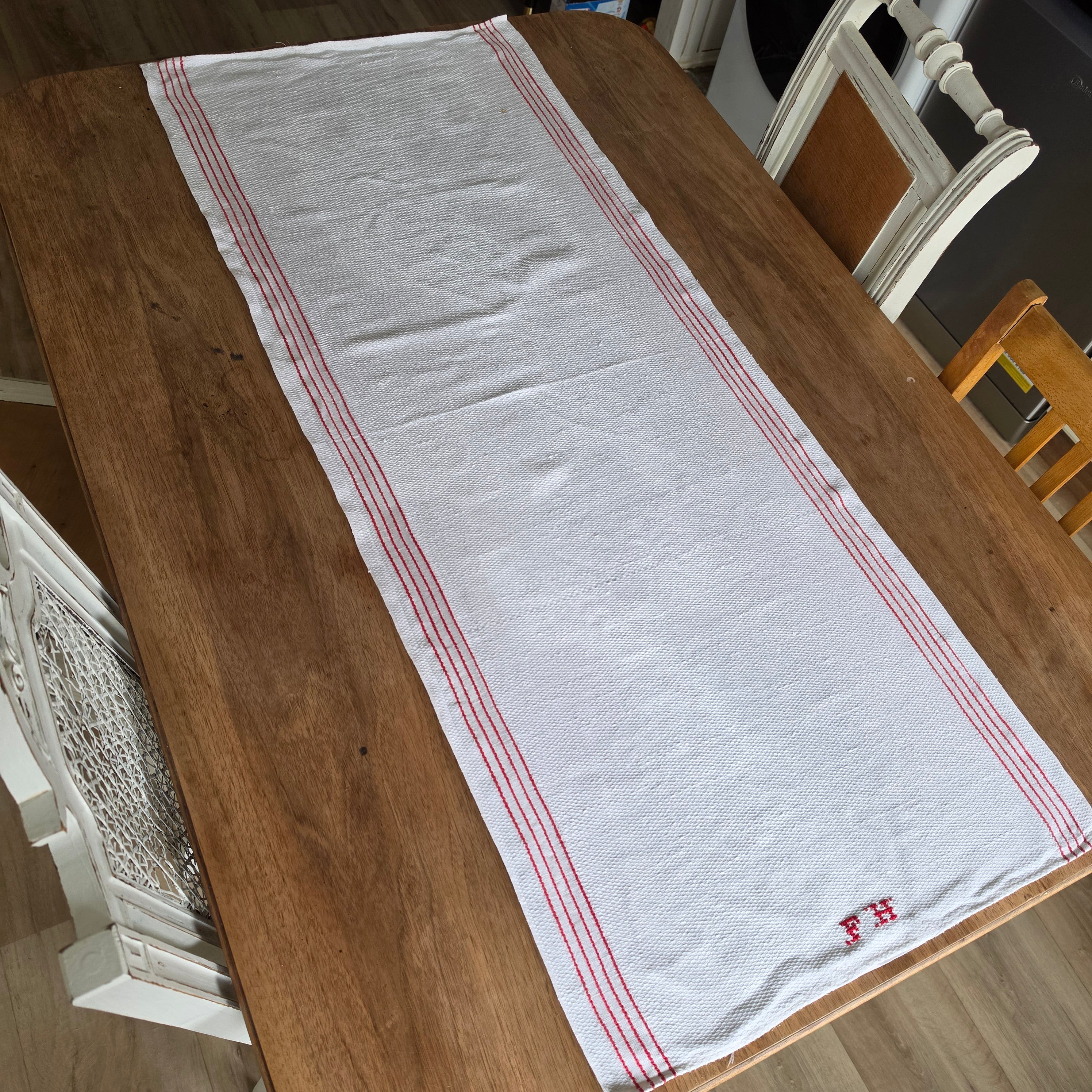 Vintage Tischläufer / Mangeltuch mit roter Einwebung & Monogramm "FH" - 47x117cm