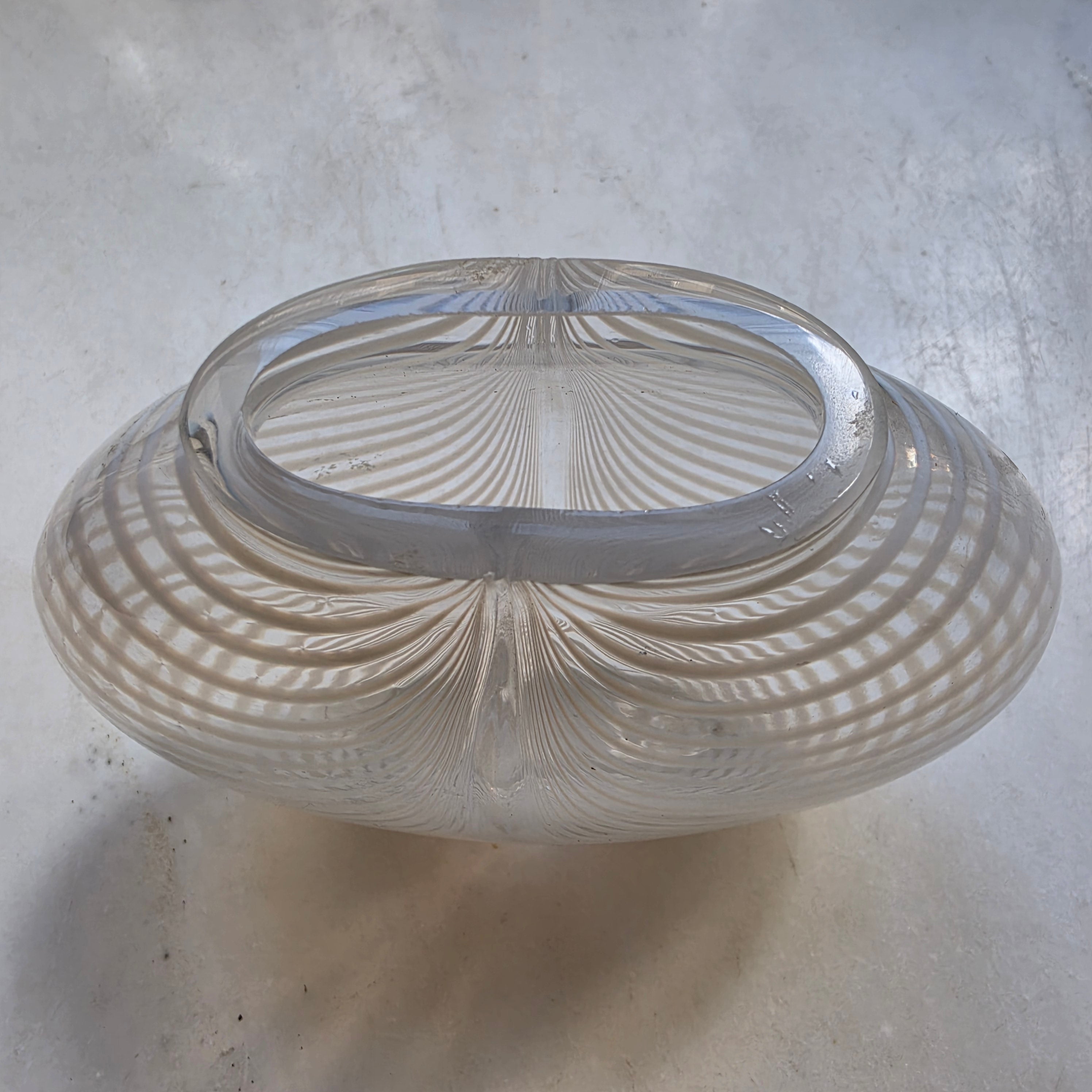 Vintage Kunstvase transparent mit weißen Streifen - Glaskunst