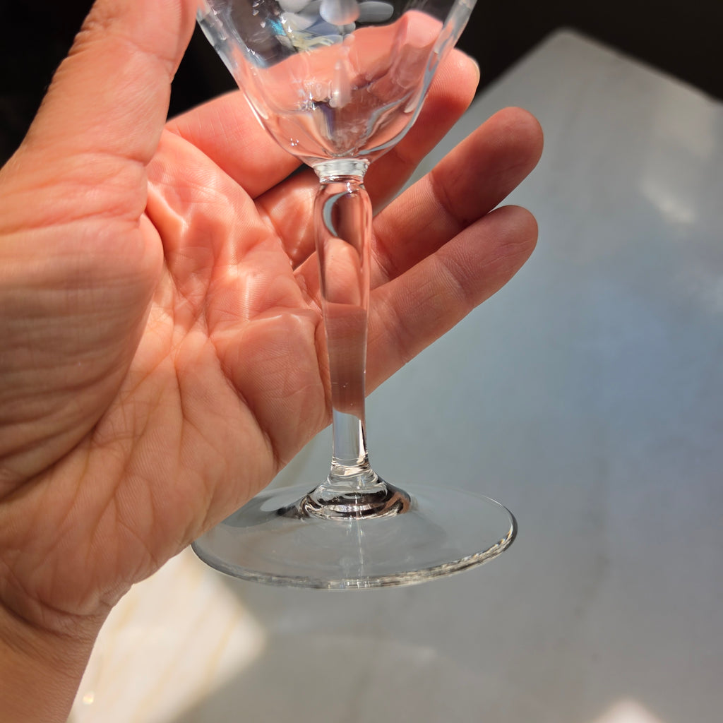 Elegantes Vintage Kristallglas mit Weintrauben-Gravur – Handgeschliffen