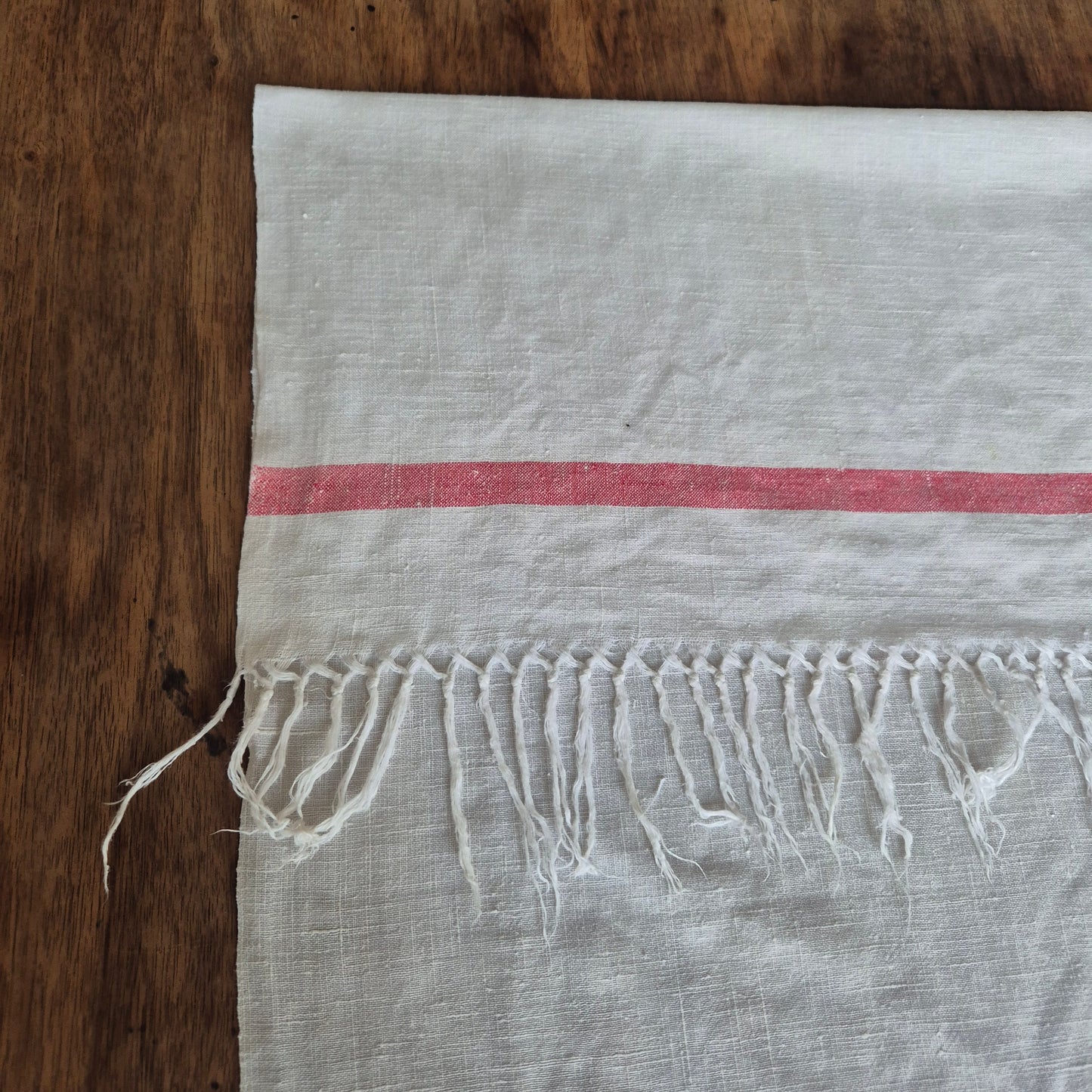 Altes Überhandtuch rot weiß verwaschen handmade 59x130cm "Sich regen bringt Segen"